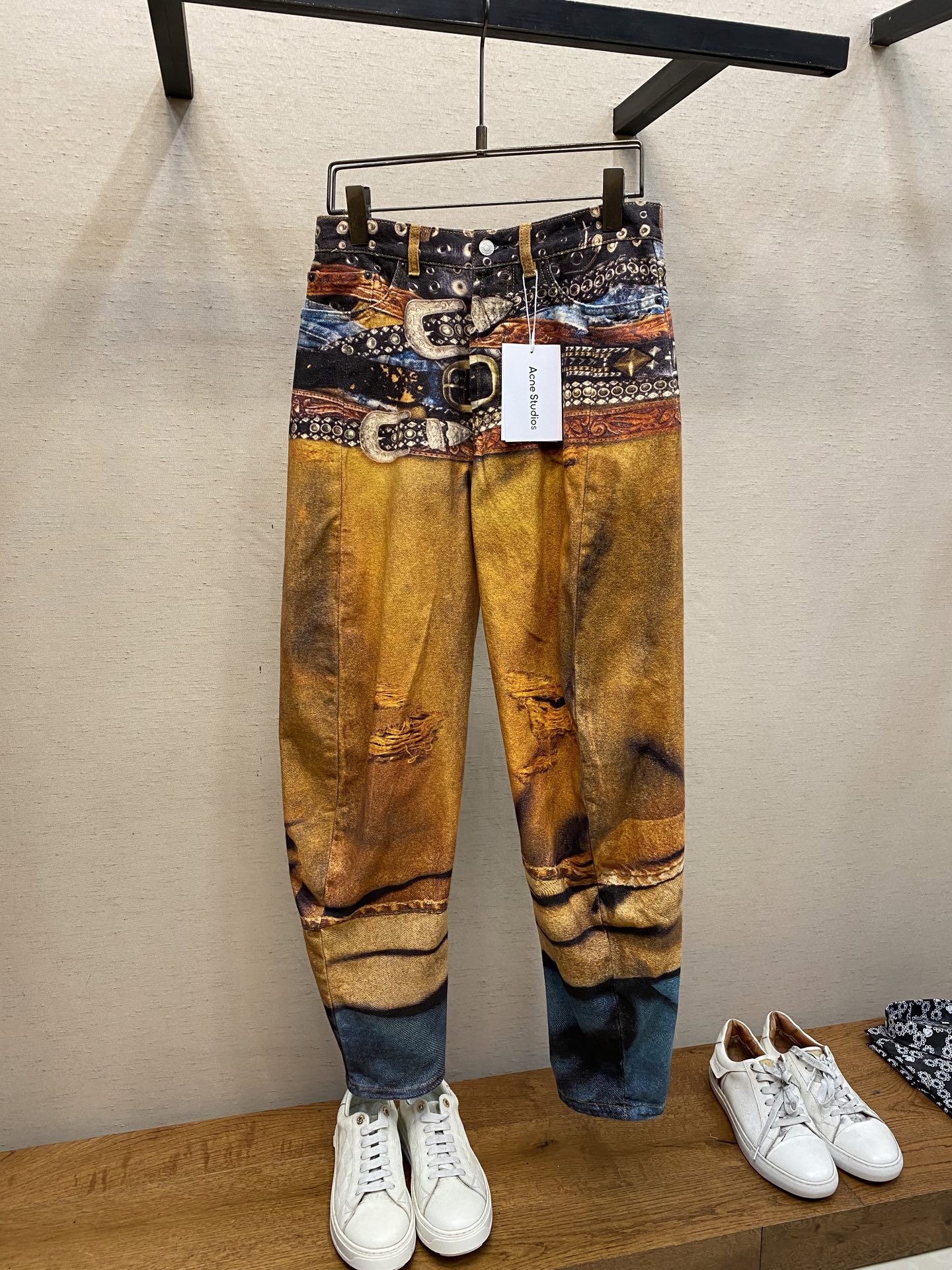 NO:118434,Acne Studios 25ss Early Spring New 3D Oil Painted Printed Scimitar Jeans!  Men and women are the same style, low-waist 3D three-dimensional printed new leg pants, fashionable and versatile, canvas washing process, full of details. Size 44, 46, 48, 50, acne studios, dior, jeans, alexander wang19860909Acne Studios 25ss早春新款3D油画打印弯刀牛仔裤！ 男女同款,低腰3D立体印花纽脚裤,时尚百搭,采用帆布洗水工艺,细节拉满. 尺码44,46,48,50,,acne studios,dior,jeans,alexander wang,Men's clothing