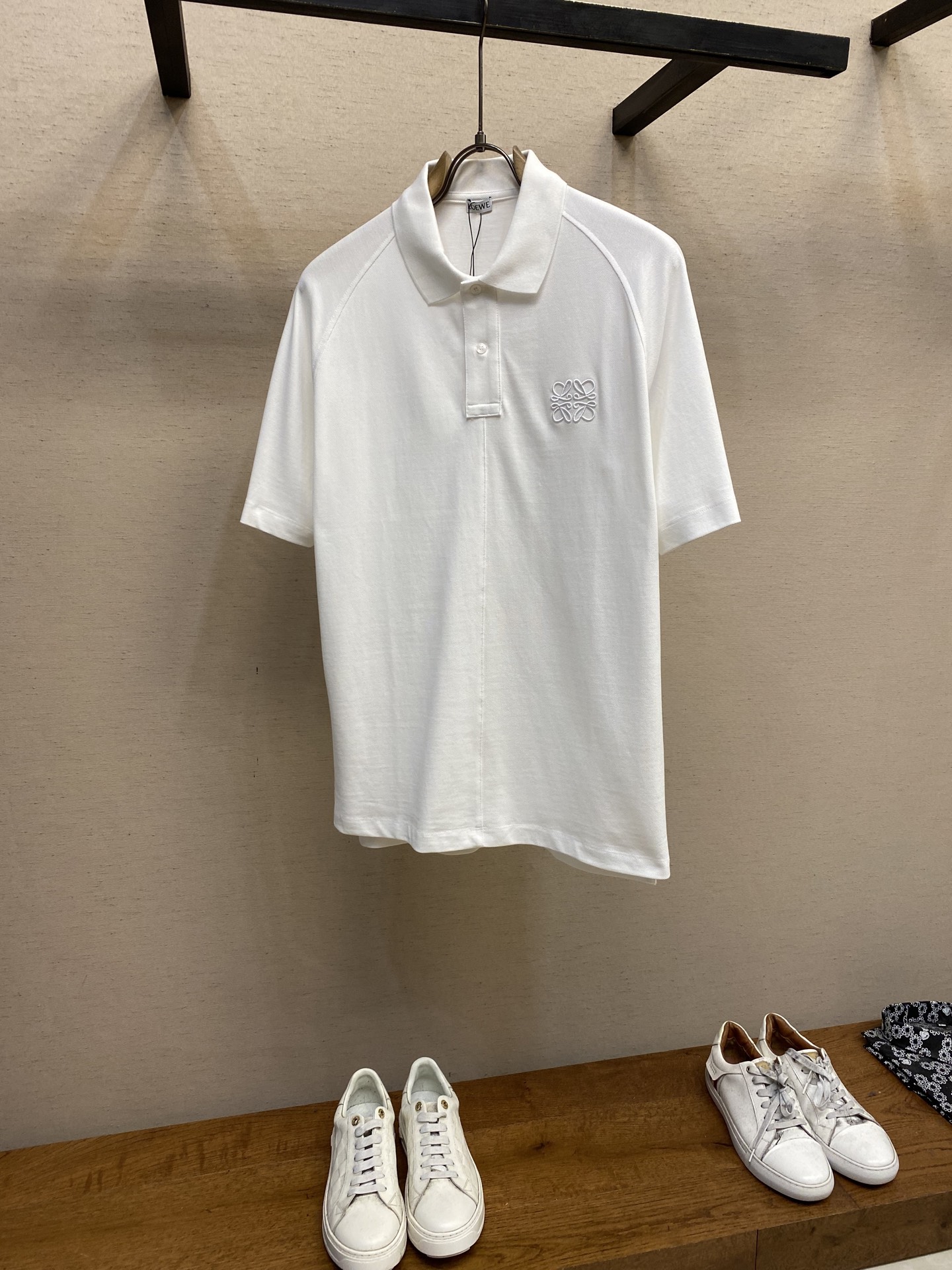 NO:121524,Loewe and POLO shirts with lapels with versatile half-sleeved high-version pure cotton classic short-sleeved This pure cotton Polo shirt is made of monochrome, high-weight pure cotton, and all the fabrics in our home are customized!  Size M-2xl Color navy blue White blue, Loewe, T-shirt,alexander wang19860909Loewe、POLO衫翻领上身百搭半袖高版本纯棉经典短袖  这款纯棉Polo衫采用单色,高克重纯棉,我们家面料全部来自定制！ 尺码M-2xl 颜色藏蓝色 白色蓝色,,loewe,T-shirt,alexander wang,Men's clothing