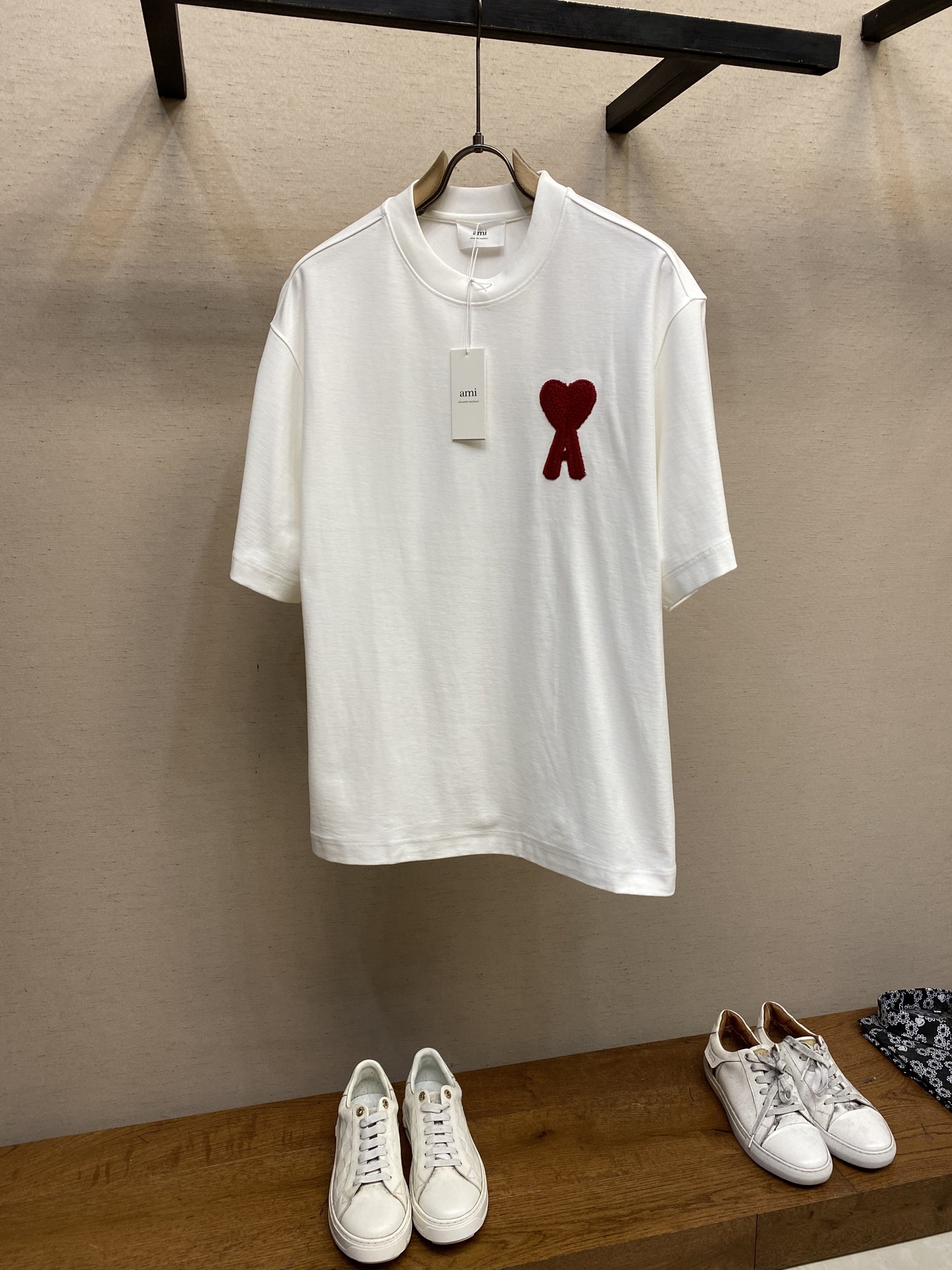 NO:442058,AMI…..2025FW Love Series Early Spring Limited Edition Yarn logo Love Embroidery/Back the same color AMI embroidery heavy pure cotton half-sleeved T-shirt. Washing method, reverse wrap, laundry bag, cold water, quick machine washing!  !  Do not soak/wash in warm water!  Size S-XL Color white, navy blue, tees, t-shirt, alexander wang19860909AMI…..2025FW 爱心系列早春限量版 毛线logo爱心刺绣/后背同色AMI刺绣重磅纯棉半袖T恤 洗涤方式反面包裹洗衣袋冷水快速机洗！！不得浸泡/温热水洗涤！ 尺码S-XL 颜色白色,藏蓝色,,tees，t-shirt,alexander wang,Men's clothing