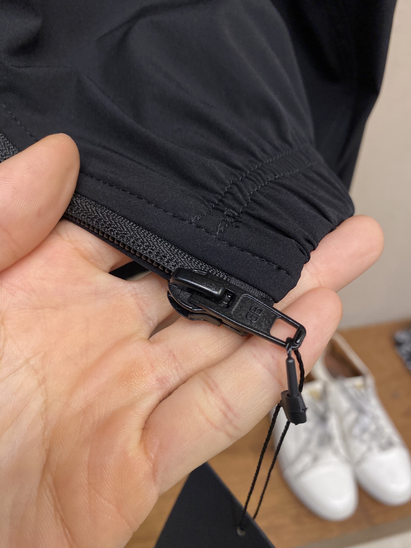 Title: Balenciaga Nylon Jacket Features Andromeda Logo and Hidden Bag Summary: Balenciaga nylon jacket with Andromeda Logo, hidden zip bag, flexible cuffs, sizes S-XL - 图片 6