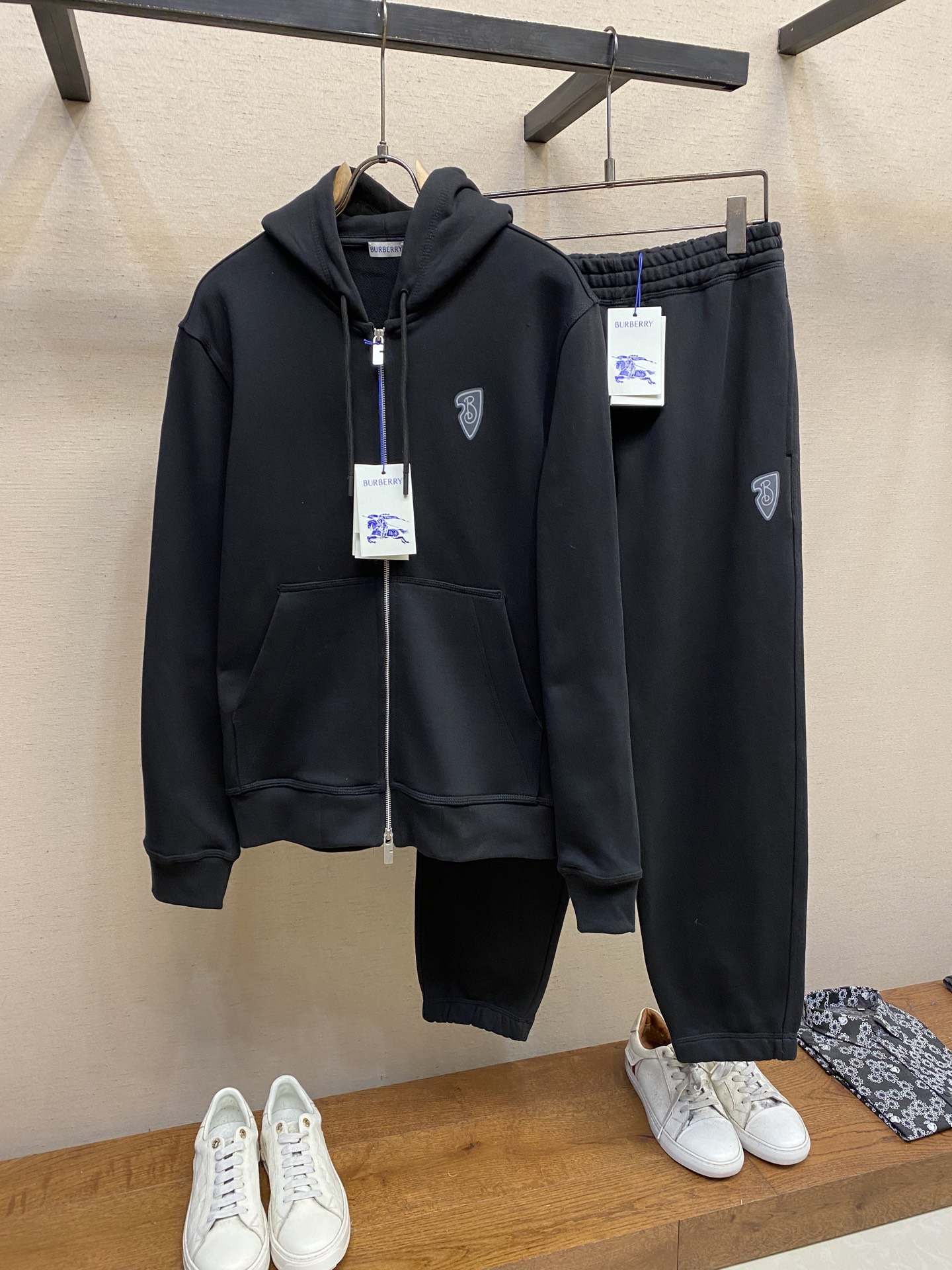 （裤子）🌟🌟BBR、BURBERRY棉质慢跑裤


选用轻盈的翻面绒棉质面料，以棉纤维为主要原料，正面是
