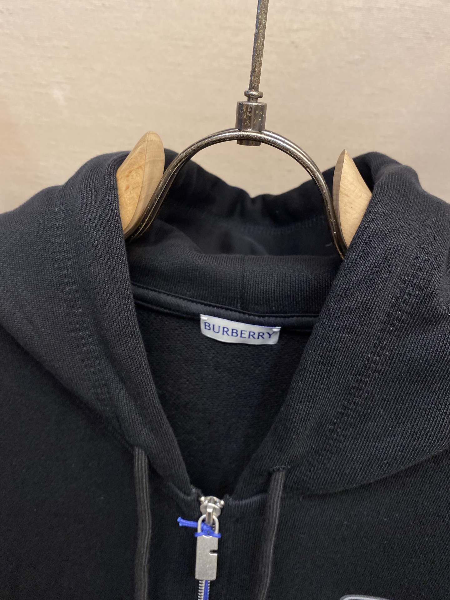 （外套）🌟🌟BBR、BURBERRY马术骑士徽标棉质拉链连帽衫


面料选择采用轻盈翻面绒棉质面料，一面