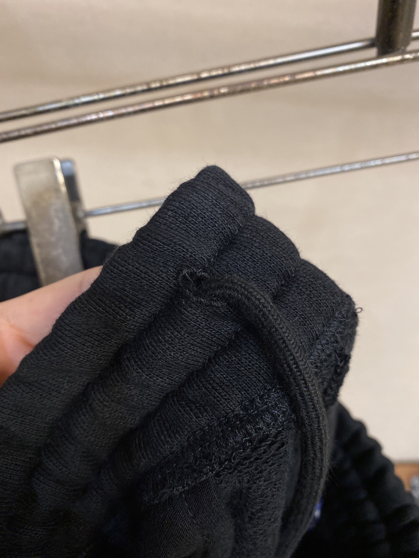 （裤子）🌟🌟BBR、BURBERRY棉质慢跑裤


选用轻盈的翻面绒棉质面料，以棉纤维为主要原料，正面是