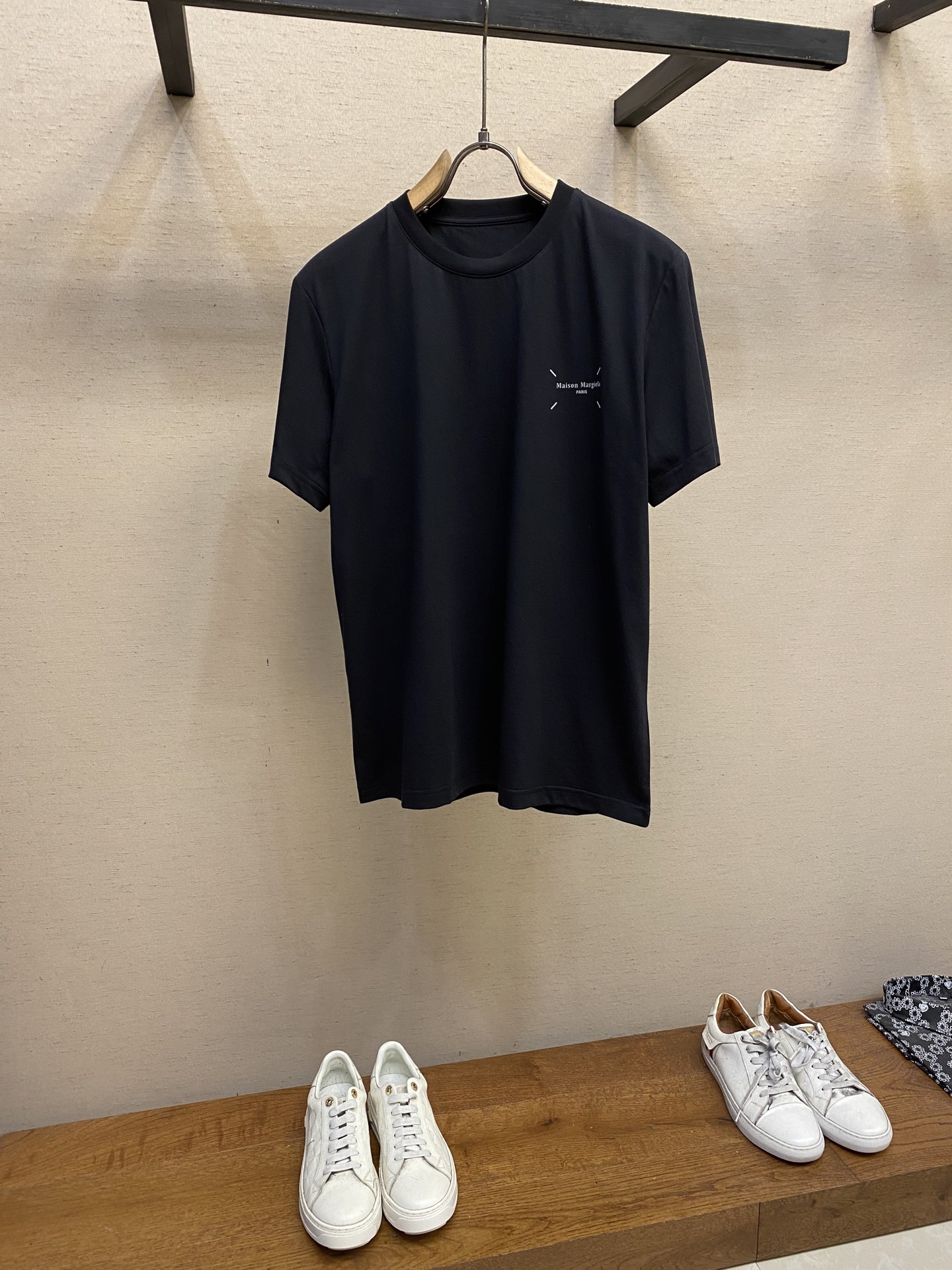 NO:134234,MM6, 25ss new printed logo short sleeves new short sleeve yyds daily go out and close eyes Customized mercerized elastic cotton fabric excellent comfort Matched with double-layer fabric round neckline Sleeve and hem Simple T-fitting with classic diamond logo is too good to look good, single wear inner wear is stable, iconic super positive, loose style is not picky at all, countless big cards can be perfectly controlled by men and women, same style for men and women, unlock it together with casual wear Size M-2xl Color black, white,,masion margiela,T-shirt,alexander wang19860909MM6,25ss新款印花Logo短袖 新款短袖yyds 日常出门闭眼搭 定制丝光弹力棉面料 舒适感极佳 搭配双层织物圆领口 衣袖和下摆 简简单单的T 搭配经典烫钻Logo也太好看了吧 单穿内搭都是稳稳哒 标志性超正 宽松版型一点都不挑人 无数大卡男女都可完美驾驭 男女同款 随意穿搭法一起去解锁吧 尺码M-2xl 颜色黑色,白色,,masion margiela,T-shirt,alexander wang,Men's clothing