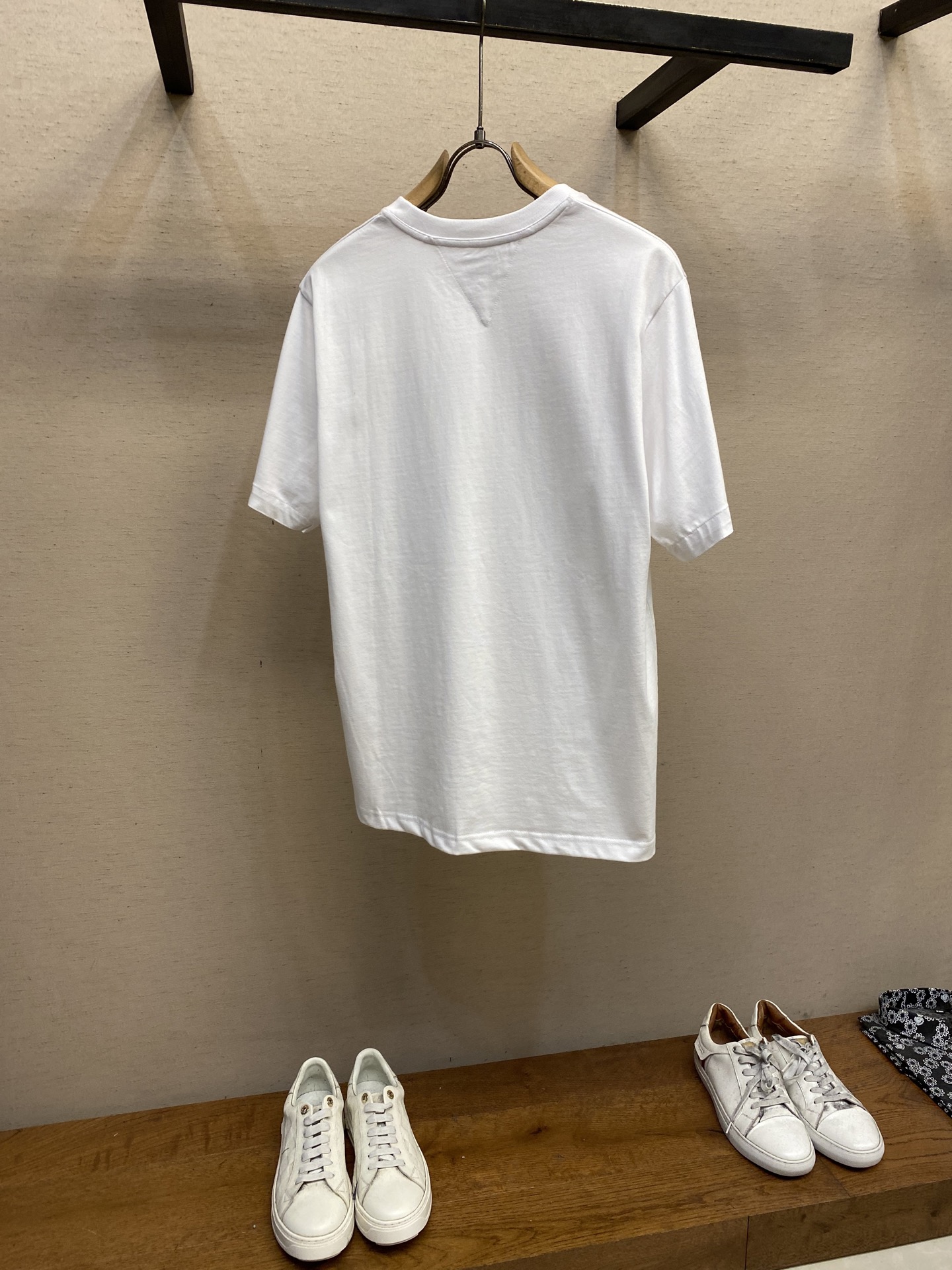 Fine Cotton P250 Shirt with Multicolour Embroidery and Hidden Cuffs - 图片 2