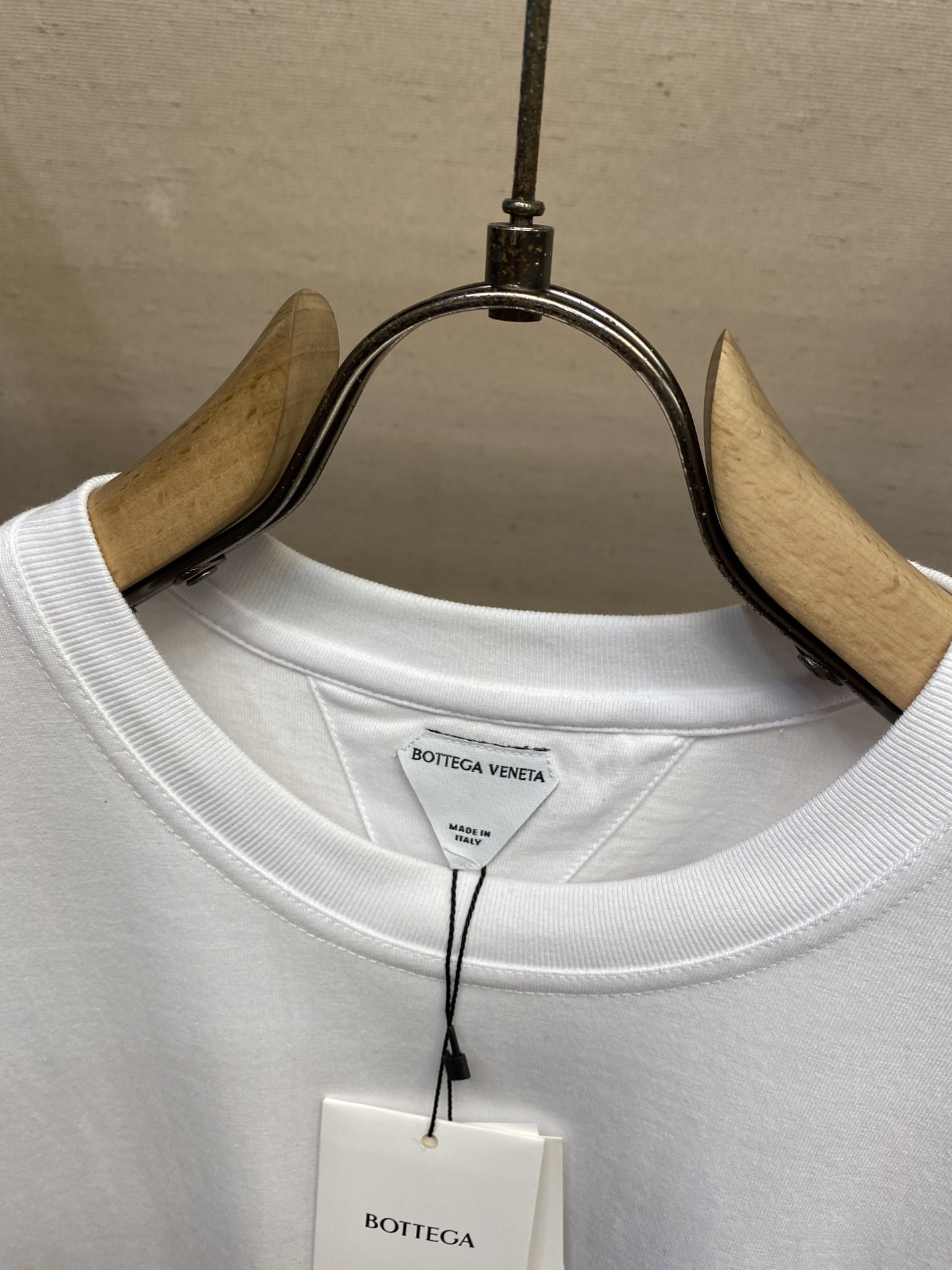 Fine Cotton P250 Shirt with Multicolour Embroidery and Hidden Cuffs - 图片 3