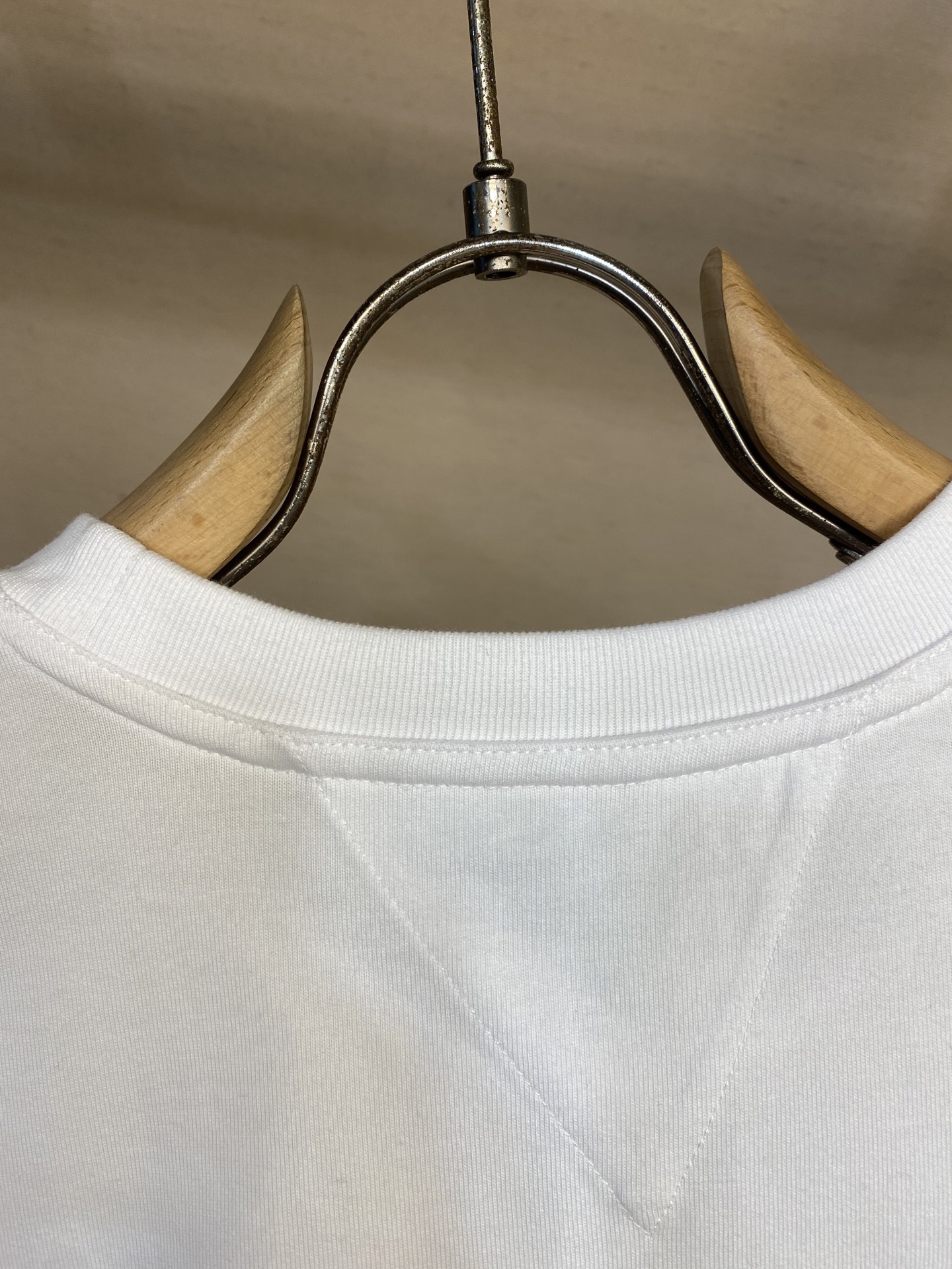 Fine Cotton P250 Shirt with Multicolour Embroidery and Hidden Cuffs - 图片 8