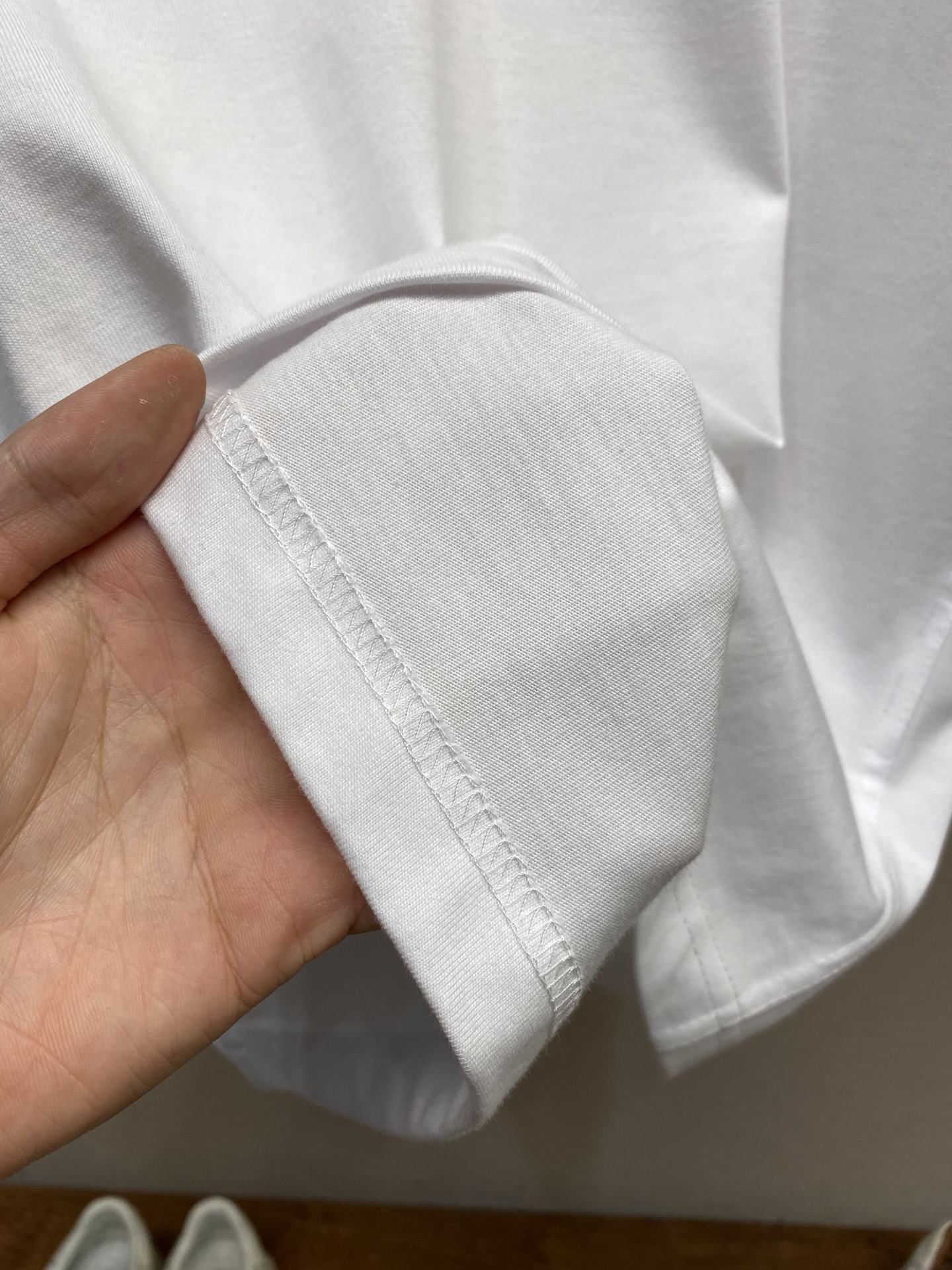 Fine Cotton P250 Shirt with Multicolour Embroidery and Hidden Cuffs - 图片 6