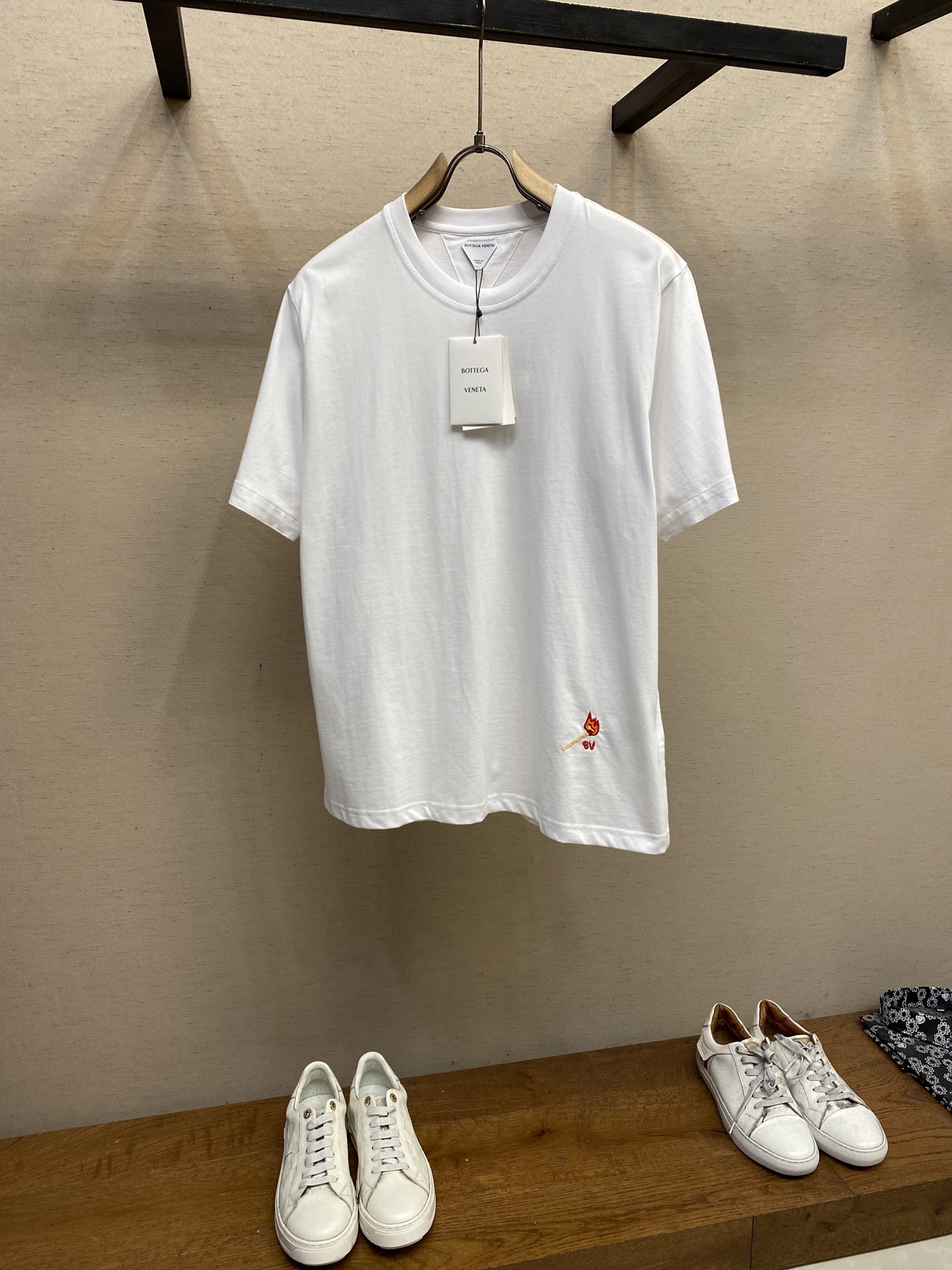 Fine Cotton P250 Shirt with Multicolour Embroidery and Hidden Cuffs - 图片 1