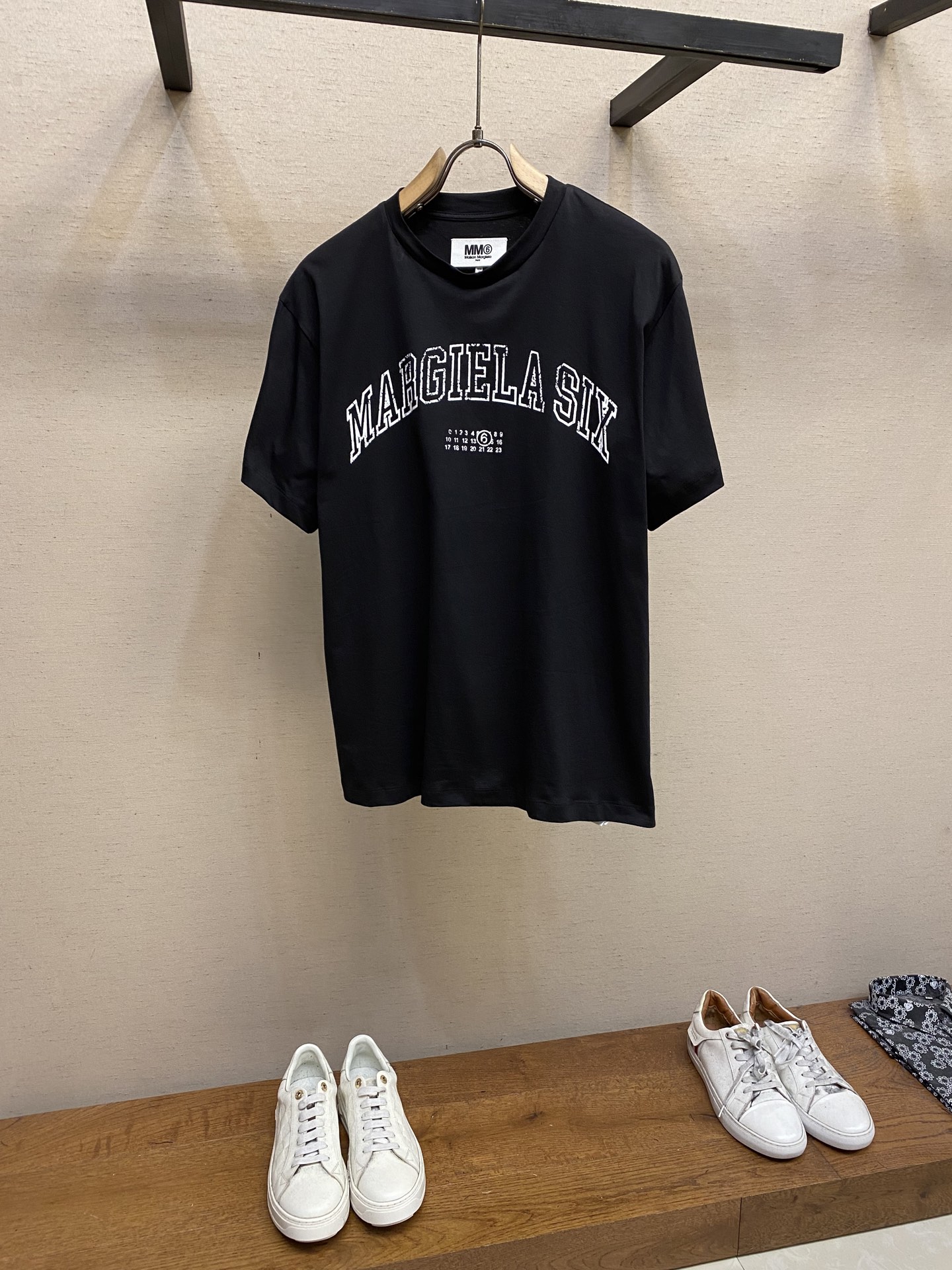 NO:134892,MM6 Majira 25ss new model, mottled curved letter T-shirt, same style for men and women, on-site sale, 