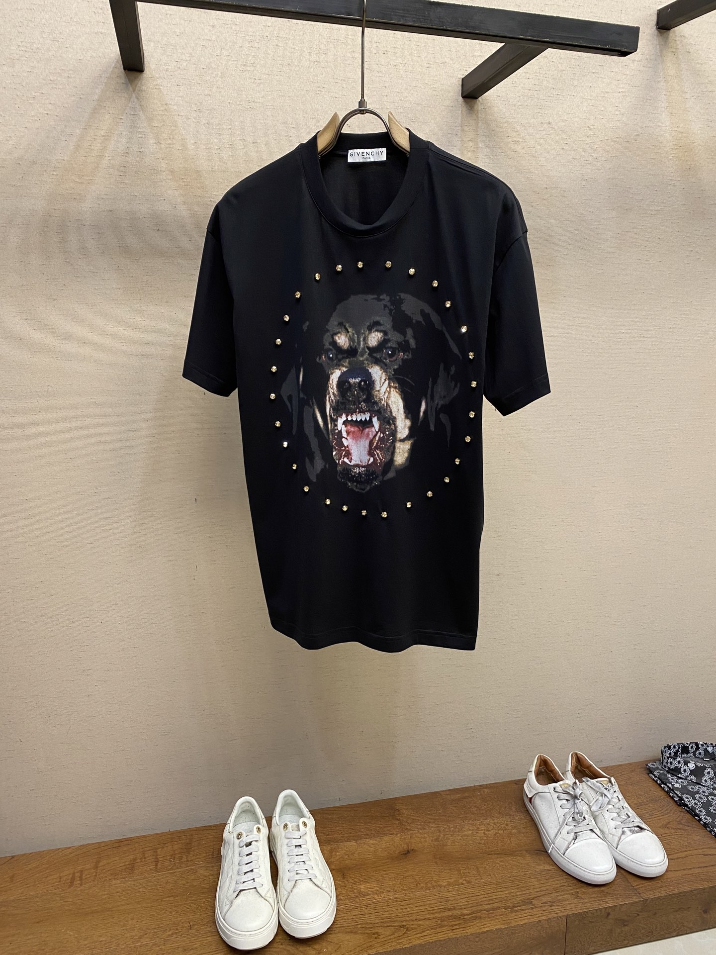 NO:134880,Givenchy, exclusive GVC SS Diamond Dog TEE 50 double-strand mercerized cotton Clean water fabric Swarovski rhinestones Hand-sewn 29 diamonds Million Conley print White ink base Size XXS-L,, givennchy,swarovski,alexander wang19860909Givenchy、独家 GVC SS 钻狗 TEE 50支双股丝光棉 清水布料 施华洛世奇水钻 手工缝29颗钻 百万康利印花 白墨打底 尺码XXS-L,,givenchy,swarovski,alexander wang,Men's clothing