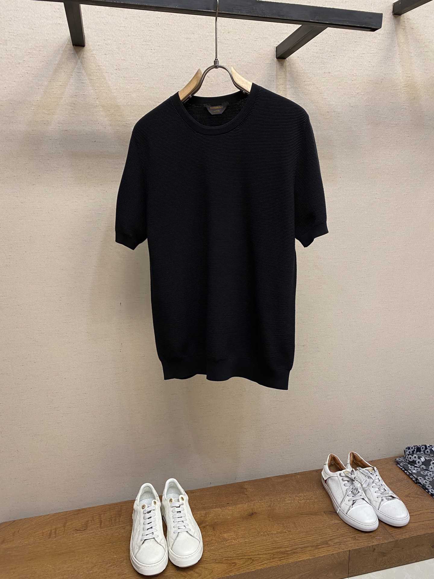 NO:137660,Zzegna, Z series of slightly wide-ranging style, a knitted T-wearing for summer, is built with heavy weight!  Three-dimensional drum corrugated lines, round-neck sweater, super good texture, not light and solid three-dimensional tissue, ordinary plain weaving gram weight is about 200 grams, this average gram weight is 240 grams, full of high-end feeling 1 tight and delicate, fixed weaving and dyeing super thin cotton yarn!  Size M-3xl, alexander wang19860909Zzegna,Ｚ系列微阔版型 夏天穿的针织T 重磅打造 ！ 立体鼓波纹线条 圆领针织衫 质感超好 不轻飘实打实的立体组织 普通平纹织法克重在200克左右 这款平均克重在240克 高级感满满 1紧实细腻 定织定染超细长绒棉纱 ！ 尺码M-3xl,,alexander wang,Men's clothing