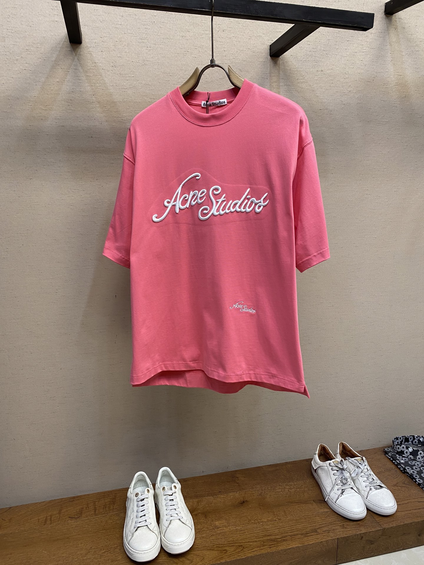 NO:139001,Acne Studios Summer new heavy industry embroidered logo pink short-sleeved T-shirt loose style men and women Size S-XL, acne studios,dior,T-shirt,tees,t-shirt,alexander wang19860909Acne Studios 夏季新款重工刺绣logo粉色短袖T恤 宽松版型 男女同款 尺码S-XL,,acne studios,dior,T-shirt,tees，t-shirt,alexander wang,Men's clothing