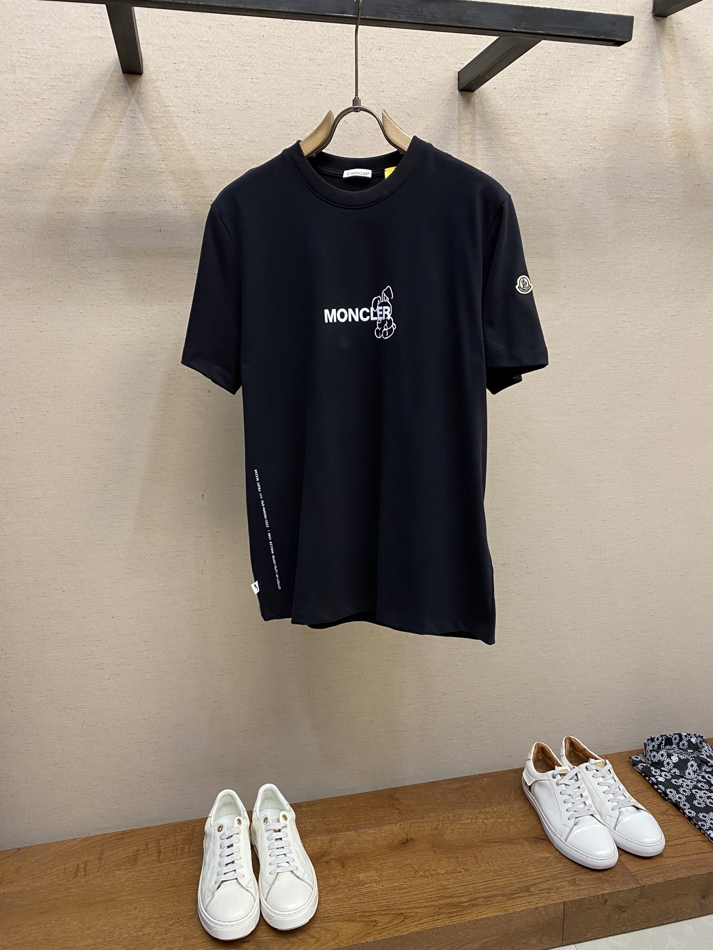 NO:141484,Moncler, Fujiwara Hiroshi's cartoon logo letters, printed double yarn pure cotton short sleeves - [280G double yarn pure cotton top-grade fabric, soft touch, 100% pure cotton exclusive shipment, fixed dyeing vulcanized black dust-free treatment fabric] - Fabric 280G double yarn pure cotton short sleeves, matching 300G pure cotton ribs Logo logo is exquisitely upgraded, inspired by the retro 80s Original fabric Official same style Round-neck sweatshirt Size S, M, L,,christian louboutin,hoodie,sweatshirts,T-shirt,alexander wang19860909Moncler,藤原浩联名卡通logo字母,印花双纱纯棉短袖 -【280G双纱纯棉顶级面料 手感柔软 百分百纯棉独家出货 定染硫化黑无尘处理面料】 -面料280G双纱纯棉短袖,配套300G纯棉罗纹 Logo标识精致升级,灵感源自八十年代复古 原版面料 官方同款 圆领卫衣 尺码S,M,L,,christian louboutin,hoodie,sweatshirts,T-shirt,alexander wang,Men's clothing