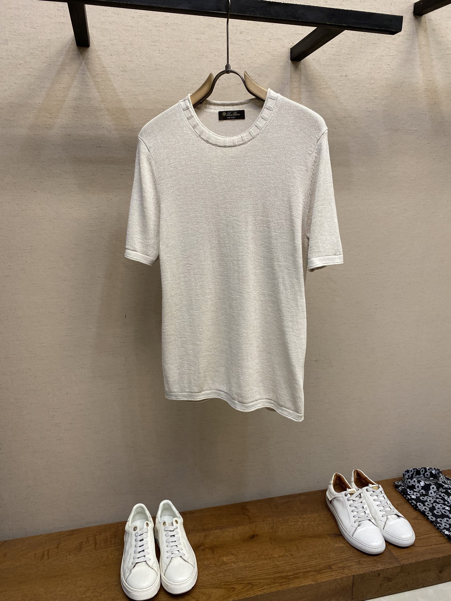 NO:149040,LP, high-end series!  The upstart is rich and idle!  Fixed ultra-fine 55 linen 45 wool double strand 50 blended yarns, ultimate comfort experience, a true old money style, cool and breathable, wool comfortable and soft, perfect combination of the two, only the upper body can experience it, Stol, Germany, 16-pin computer horizontal woven, inner wear, single wear, high-end materials, meticulously simple and advanced is the pursuit of old money Size M-3xl,,loro piano,alexander wang19860909LP,高端系列！上身新贵 有钱又闲 ！定织超细55亚麻 45羊毛 双股50支混纺纱线 极致舒适体验 妥妥的老钱风 亚麻凉爽透气 羊毛舒适柔软 二者完美结合 只有上身才能体验 德国斯托尔16针电脑横机织 内搭 单穿 高级的用料 细致的做简约高级才是老钱们的追求 尺码M-3xl,,loro piana,alexander wang,Men's clothing