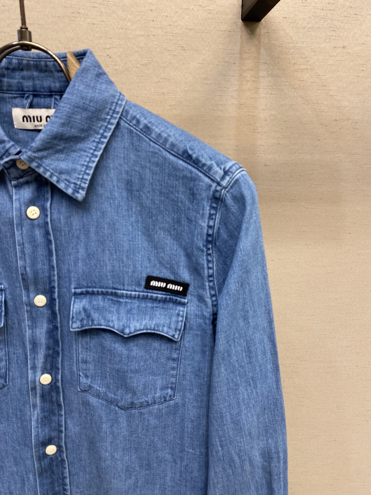 Miu Miu 25 Spring/Summer New Cowboy Shirt in Deep Blue Calcium Cloth - 图片 4
