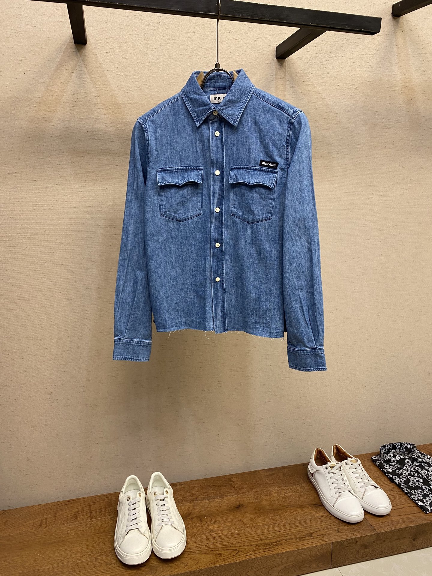 Miu Miu 25 Spring/Summer New Cowboy Shirt in Deep Blue Calcium Cloth - 图片 1