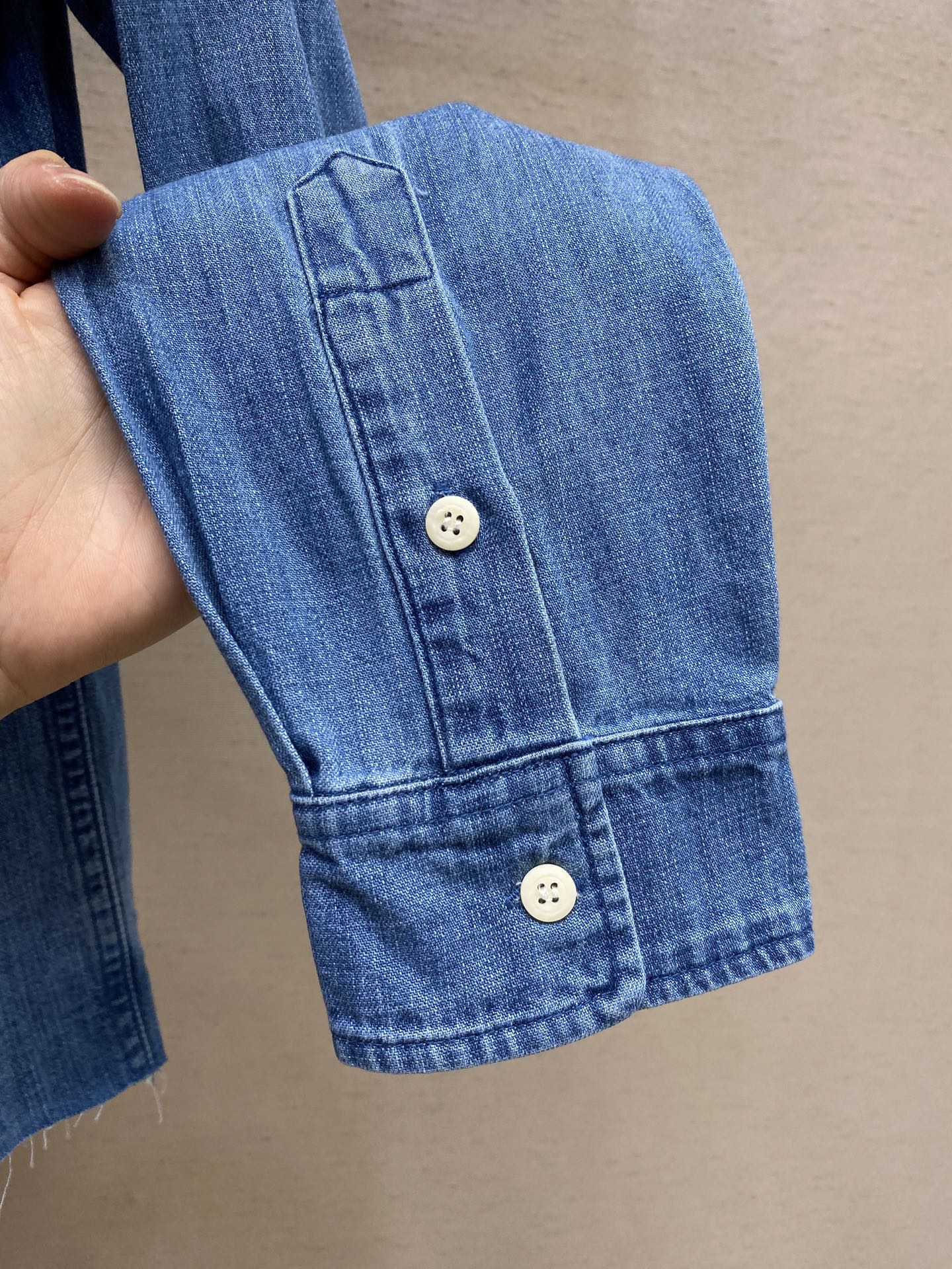 Miu Miu 25 Spring/Summer New Cowboy Shirt in Deep Blue Calcium Cloth - 图片 6