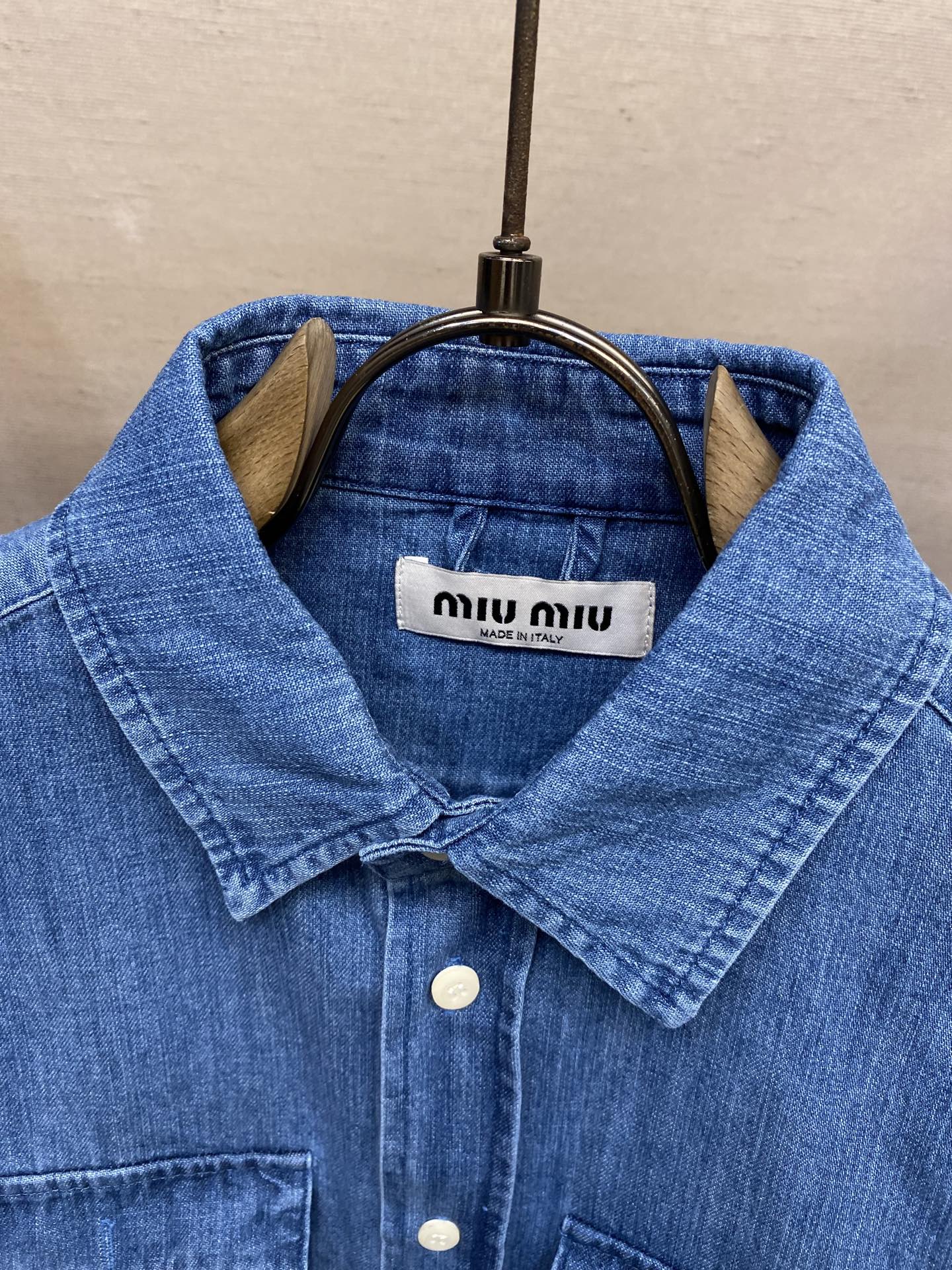 Miu Miu 25 Spring/Summer New Cowboy Shirt in Deep Blue Calcium Cloth - 图片 3