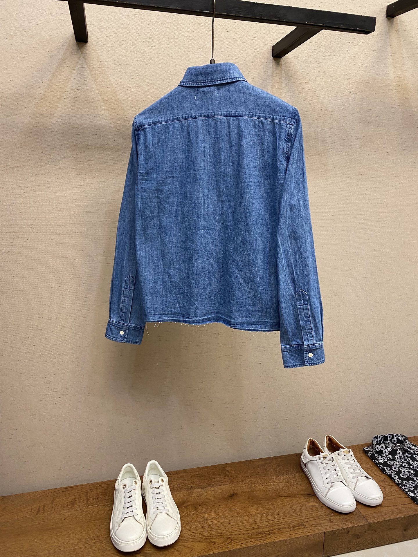Miu Miu 25 Spring/Summer New Cowboy Shirt in Deep Blue Calcium Cloth - 图片 2