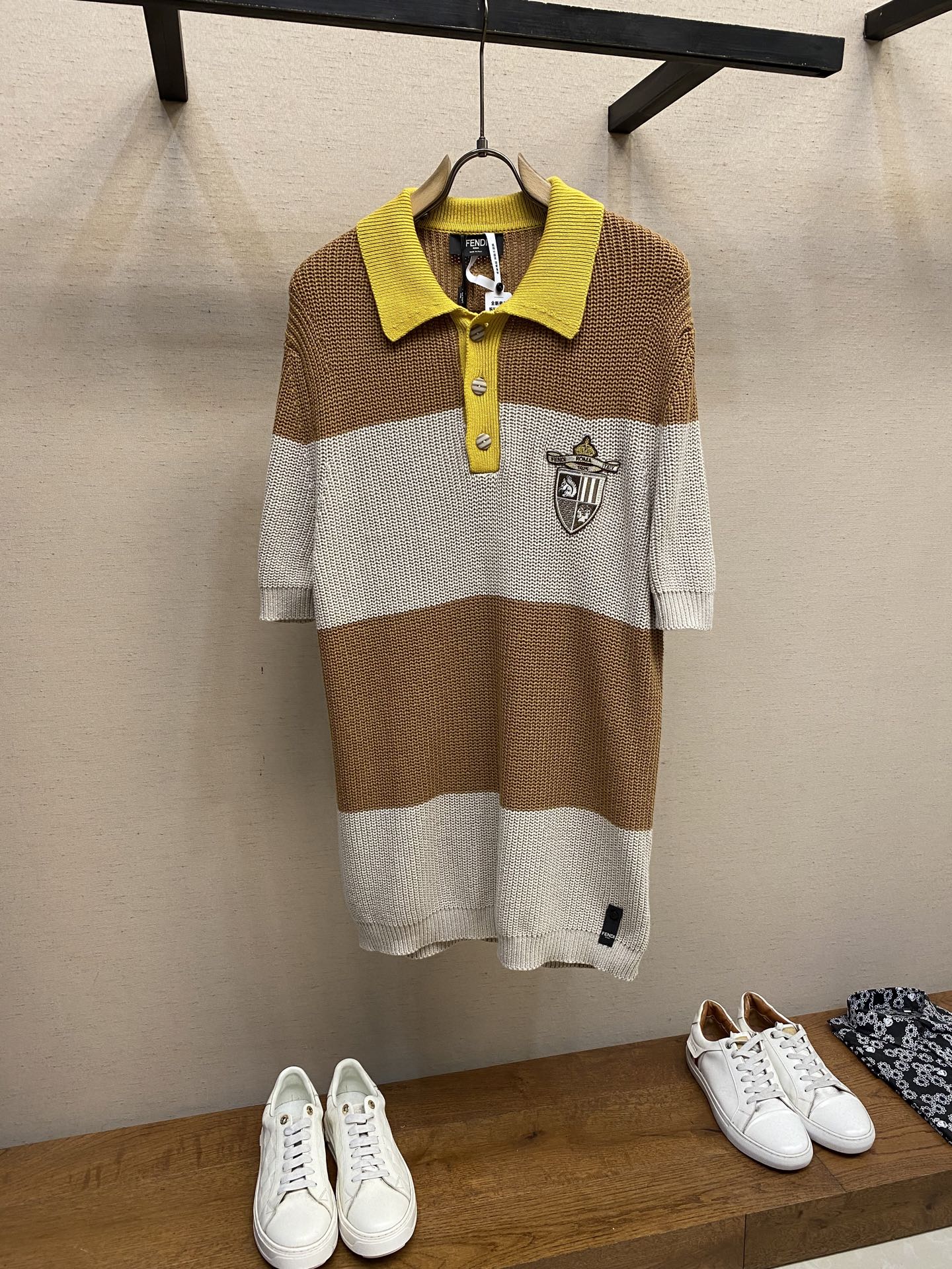 NO:152423,Fendi, 25SS mixed jersey short-sleeved POLO shirt genuine 10036 purchase, fixed dyed three-color luxury soft cotton high-grinding cotton yarn, using Zhuoyao 5 knitting machine, wool jacquard, wool fermentation, custom 11 Indian gold silk necklace, custom 11 Lingguo buttons, custom 11 trademark, fit style Size 48-54,,fendi, T-shirt, alexander wang19860909Fendi、25SS混合平纹针织短袖POLO衫 正品10036购入,定染三色奢柔棉高稔棉纱,采用卓耀5针织机,毛料提花,毛料酵洗,定制11印度金丝章仔,定制11灵果纽扣,定制11商标,合身版型 尺码48-54,,fendi,T-shirt,alexander wang,Men's clothing