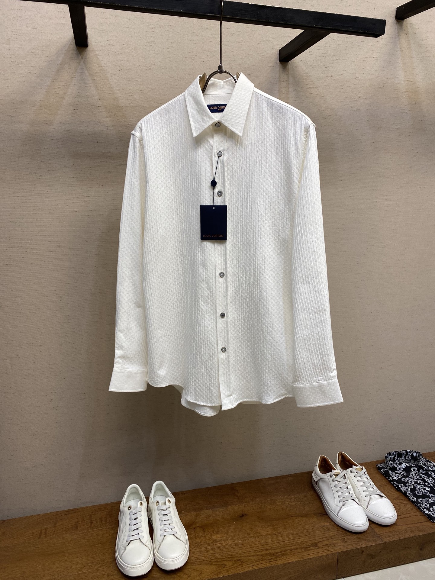 NO:152413,1V, 5SS cotton-woven cotton blend long-sleeved shirt genuine 10800 purchased and developed, customized bubble cotton jacquard fabric, 75D high temperature silhouette, fabric fermentation, customized 11 buttons, customized 11 trademark, fit style Size S-XL,,shirts,alexander wang198609091V,5SS棉华棉质混纺长袖衬衫 正品10800购入开发,定制泡泡棉质提花面料,75D高温朴,面料酵洗,定制11纽扣,定制11商标,合身版型 尺码S-XL,,shirts,alexander wang,Men's clothing