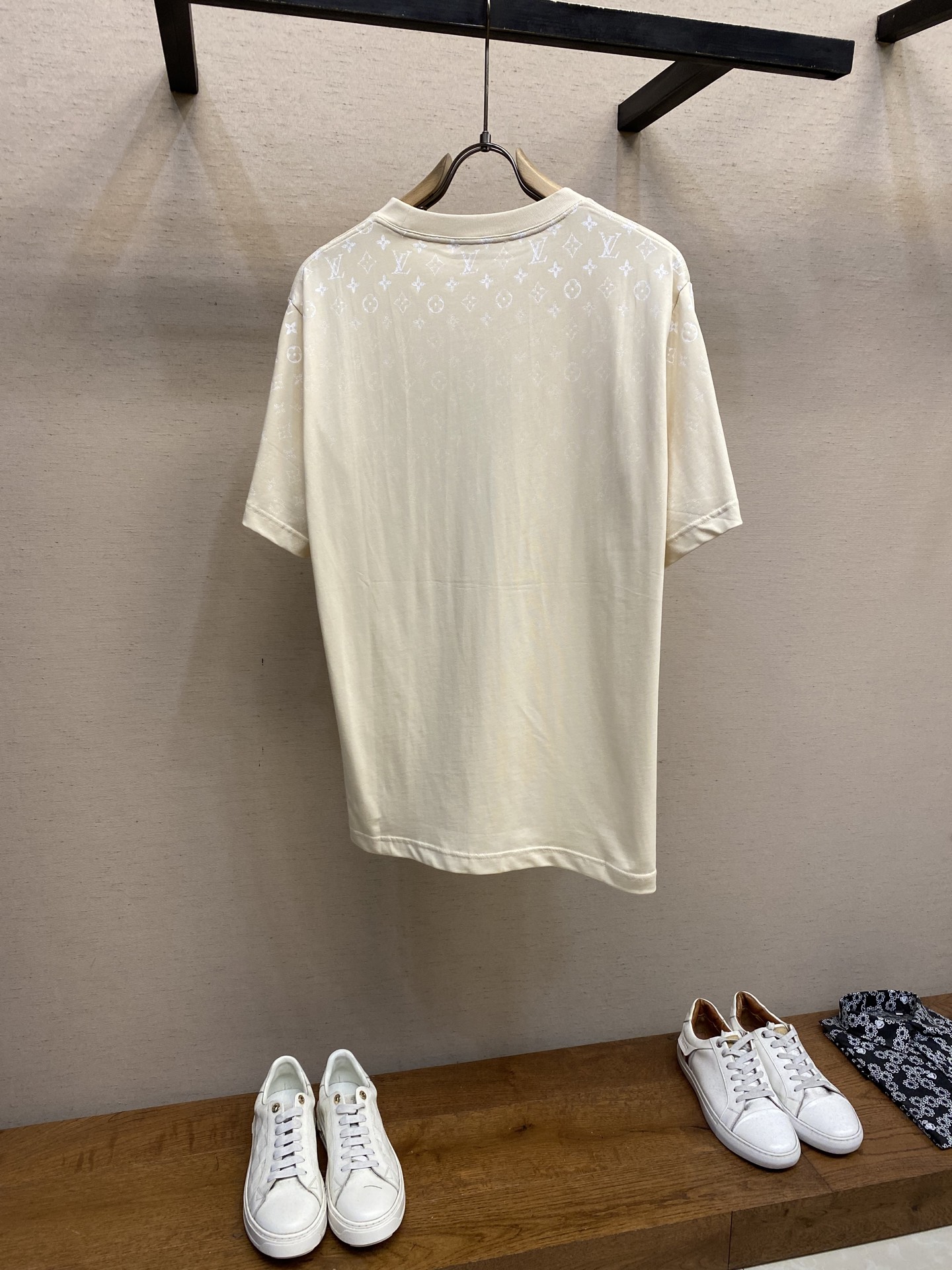 🌟🌟 1V路易家FW Monogram 渐变印花棉质短袖T恤 本款 T 恤取材轻盈棉质针织，展现渐变 M