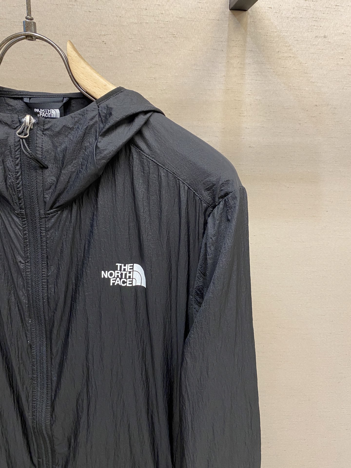 “New Spring and Summer North Face Apparel: UV Protection, Lightweight, and Stylish!” - 图片 4