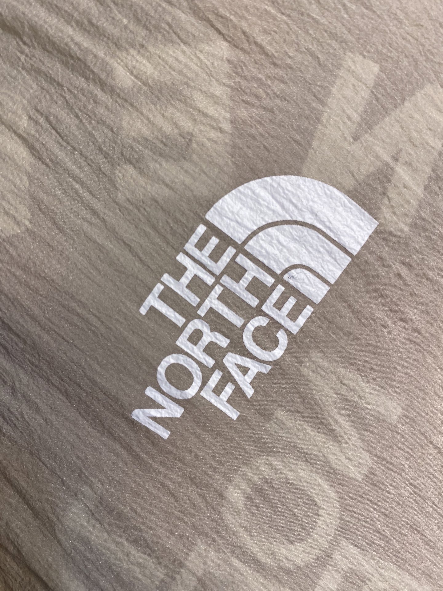 “New Spring and Summer Collection from The North Face: UV Protection, Lightweight, and Stylish!” - 图片 5
