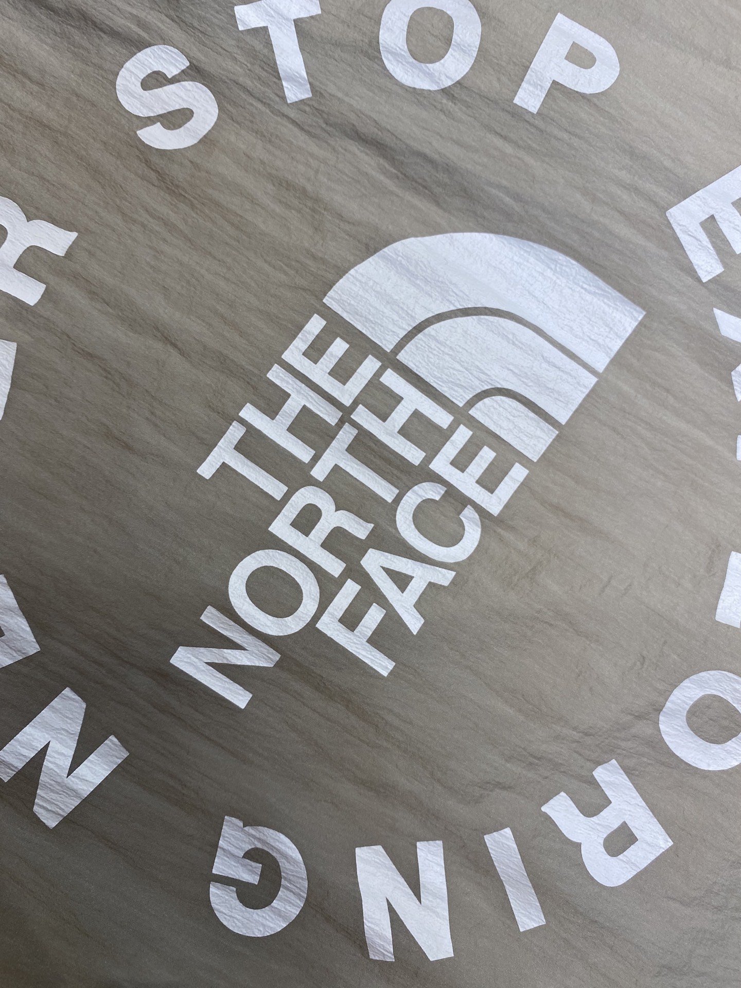 “New Spring and Summer Collection from The North Face: UV Protection, Lightweight, and Stylish!” - 图片 9