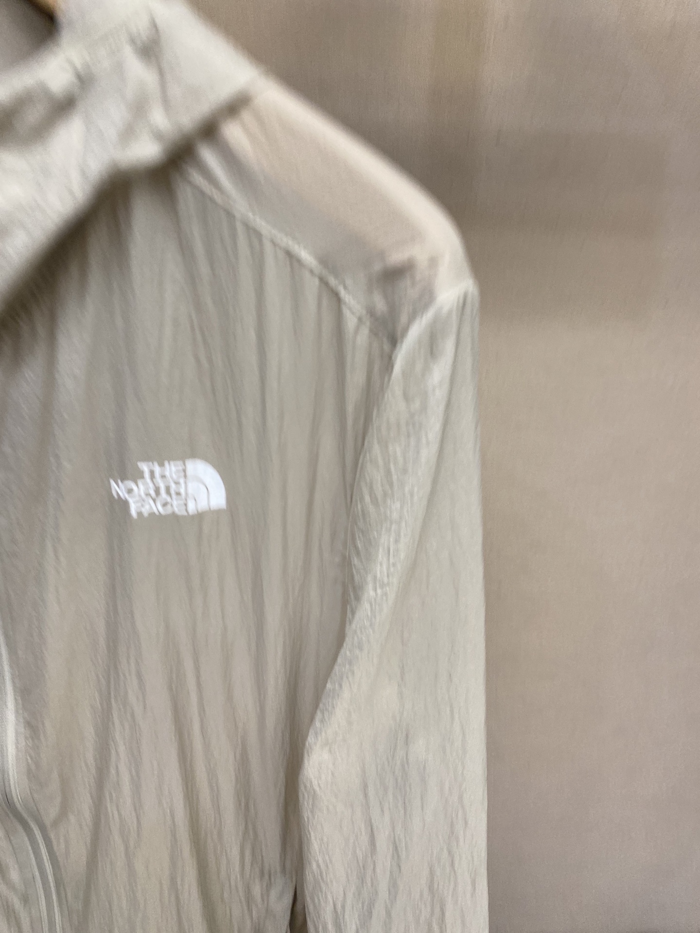 “New Spring and Summer Collection from The North Face: UV Protection, Lightweight, and Stylish!” - 图片 4
