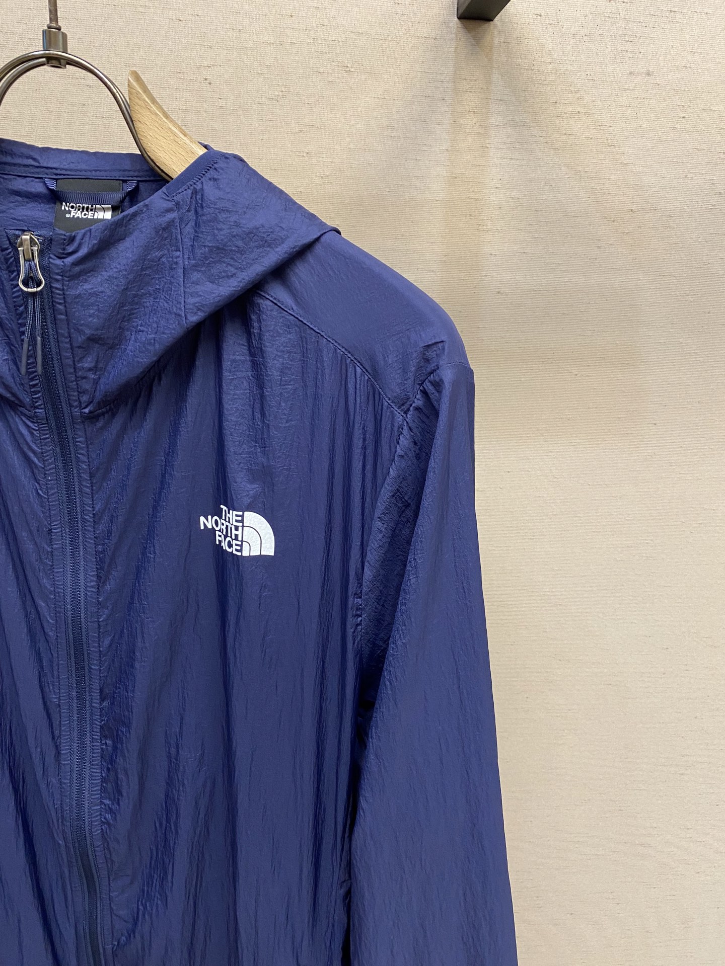 “New Spring and Summer Collection from The North Face: UV Protection, Lightweight, and Stylish!” - 图片 4