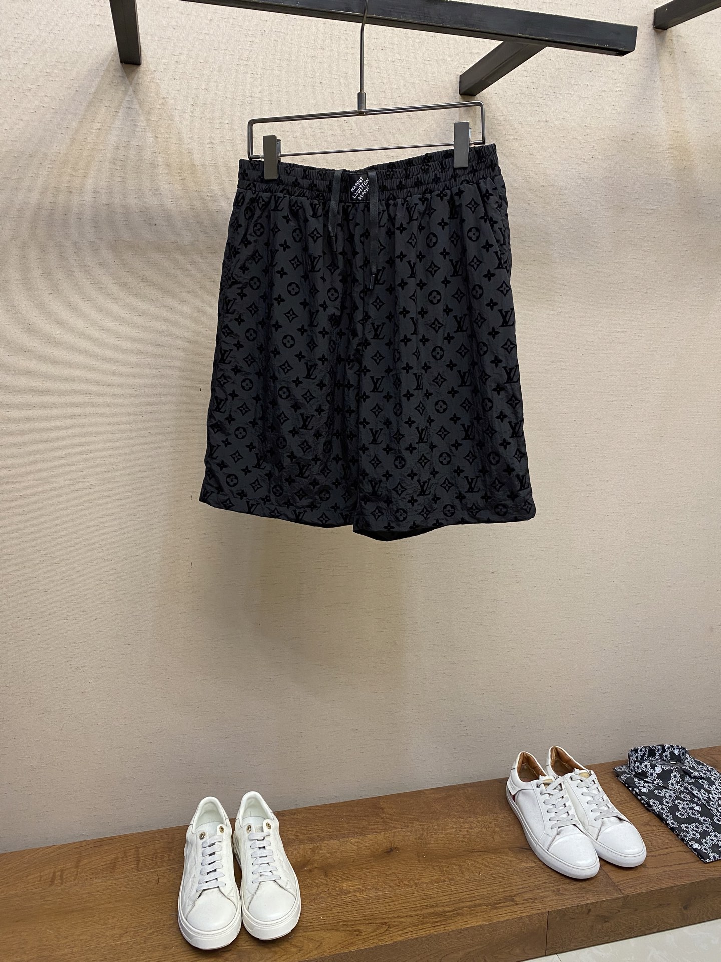 NO:162179,1V, (one set for sale, not sold) 2025 SS spring and summer new flocking casual short-sleeved shirt set custom blended matte fabric classic brand logo old-fashioned pattern velvet trim to increase design sense straight-tube style cut casual style not picky people wearing Size M-2xl, T-shirt, alexander wang198609091V,（一套出售,不拆卖）2025 SS春夏新款植绒休闲短袖衬衣套装定制混纺哑光面料 经典品牌logo老花图案丝绒饰增加设计感直筒版型剪裁 休闲款式 不挑人穿 尺码M-2xl,,T-shirt,alexander wang,Men's clothing