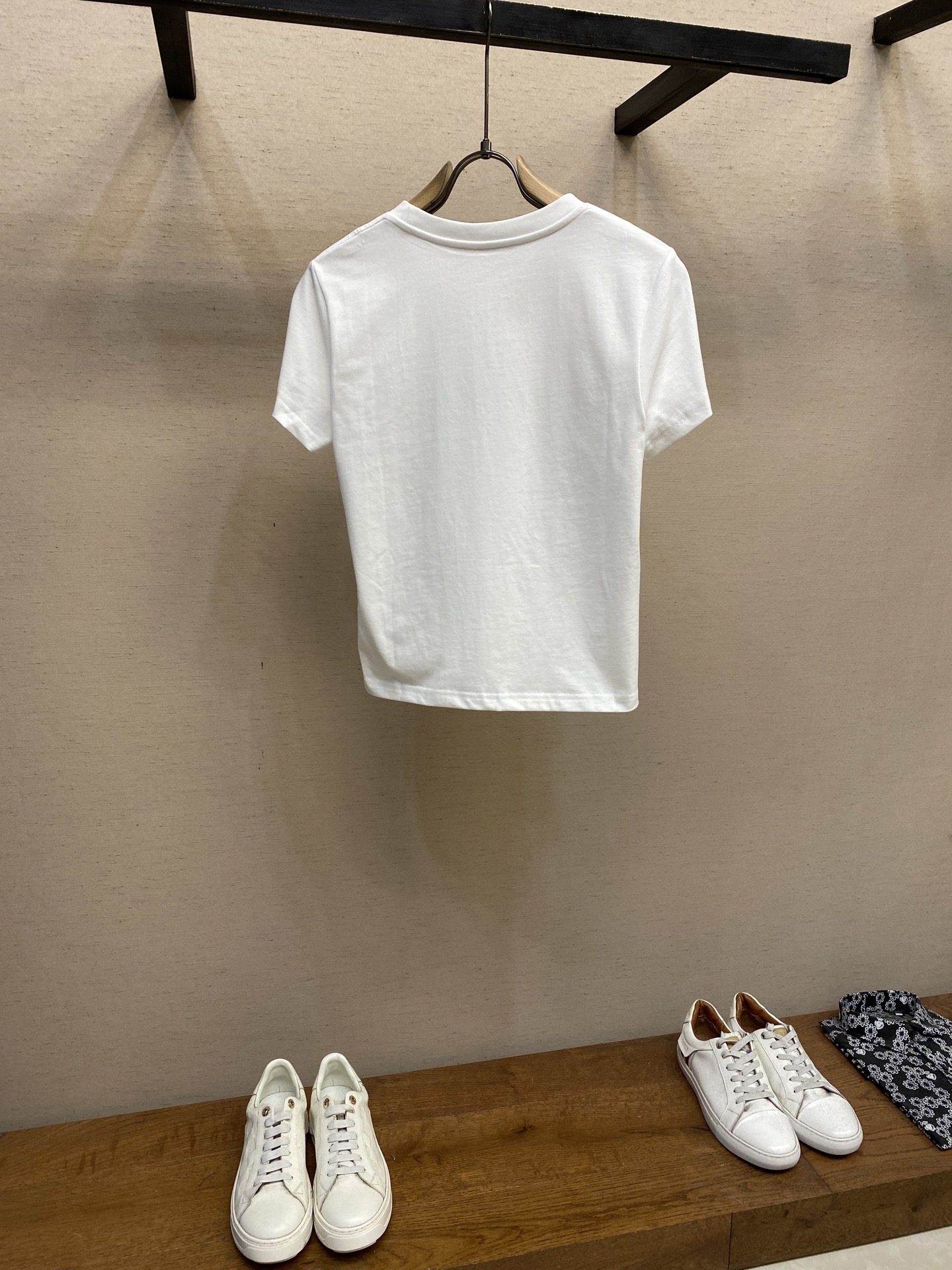 Trendy Summer Short Sleeve with Collar Design in Bright Colors – Sizes S, M, L - 图片 2