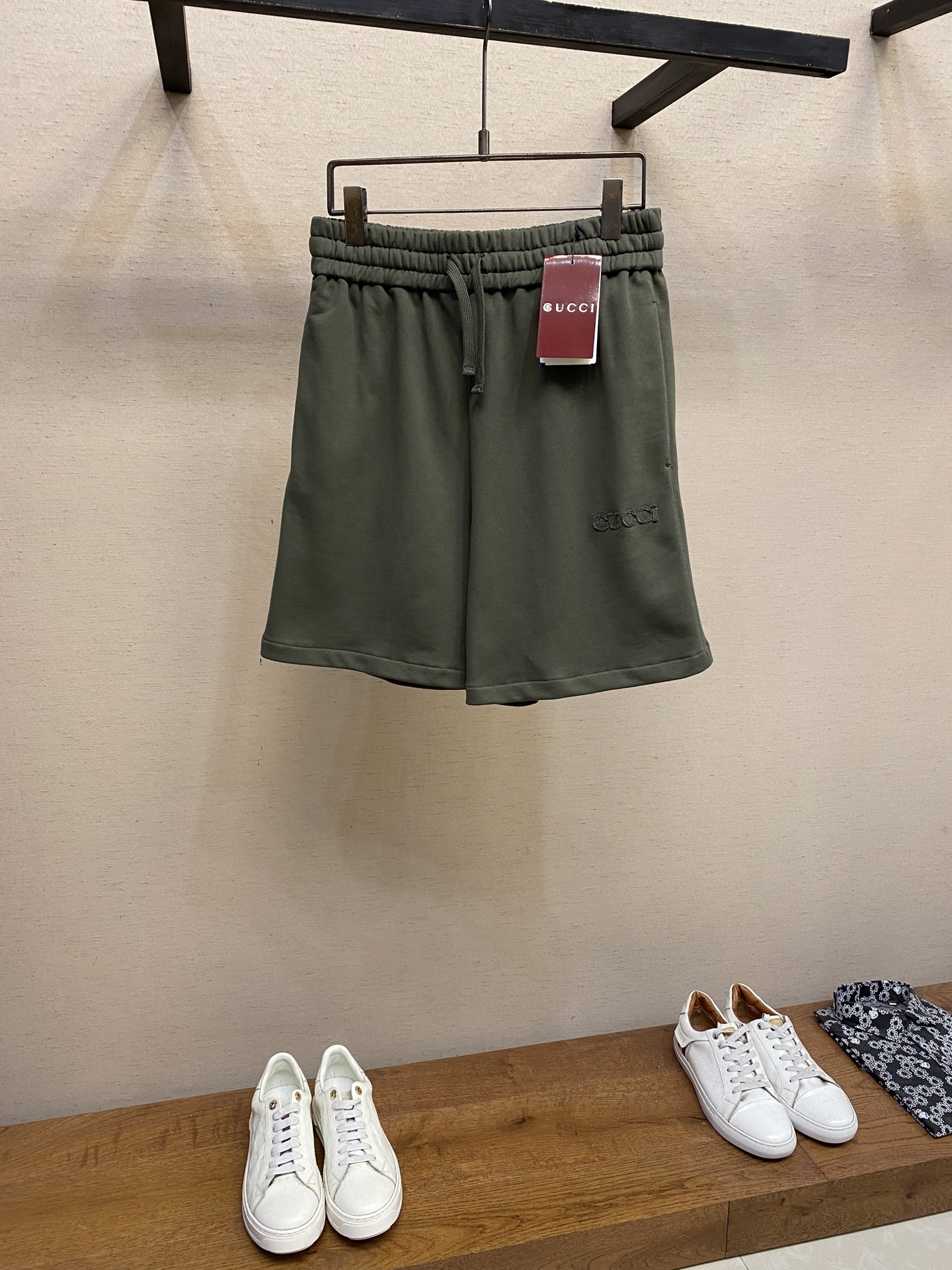 Gucci Embroidered Cotton Shorts: Fabric, Embroidery, Size, Stability. - 图片 1