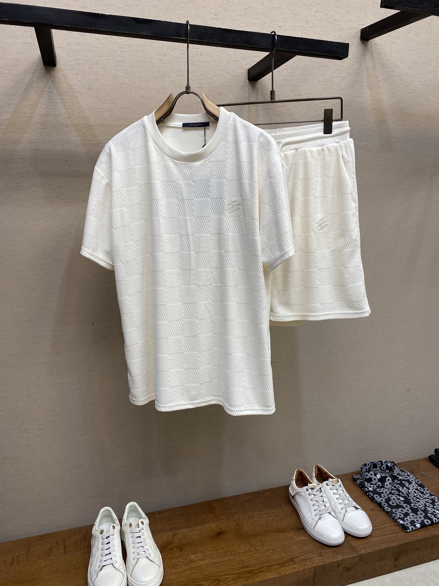 Louis Vuitton Men’s Damier Cotton-Crunch Shirt in Light Color, Sizes S-XL - 图片 2