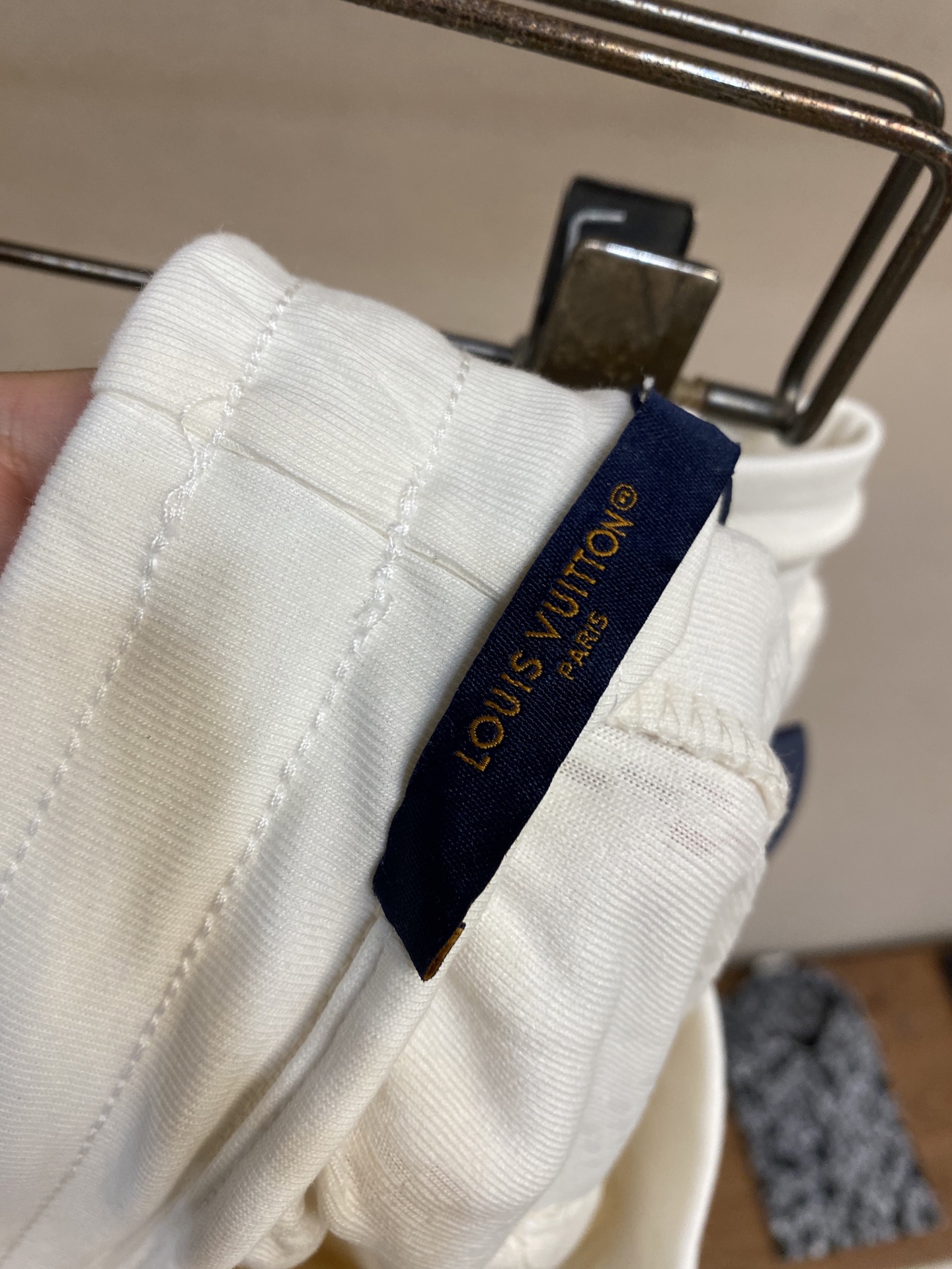 Louis Vuitton Men’s Damier Cotton-Crunch Shirt in Light Color, Sizes S-XL - 图片 4