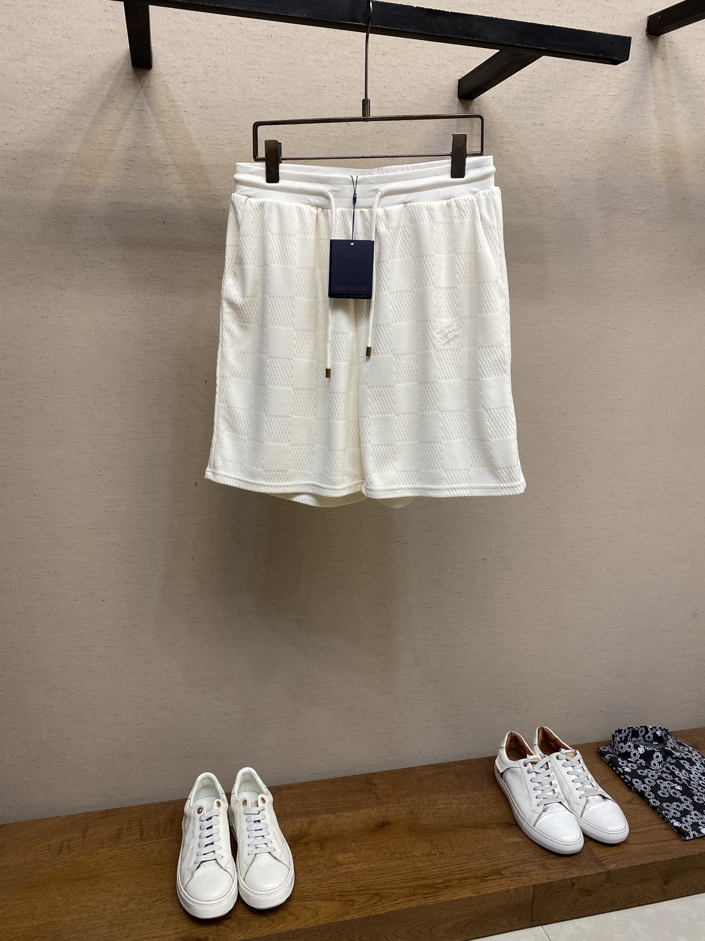 Louis Vuitton Men’s Damier Cotton-Crunch Shirt in Light Color, Sizes S-XL - 图片 1