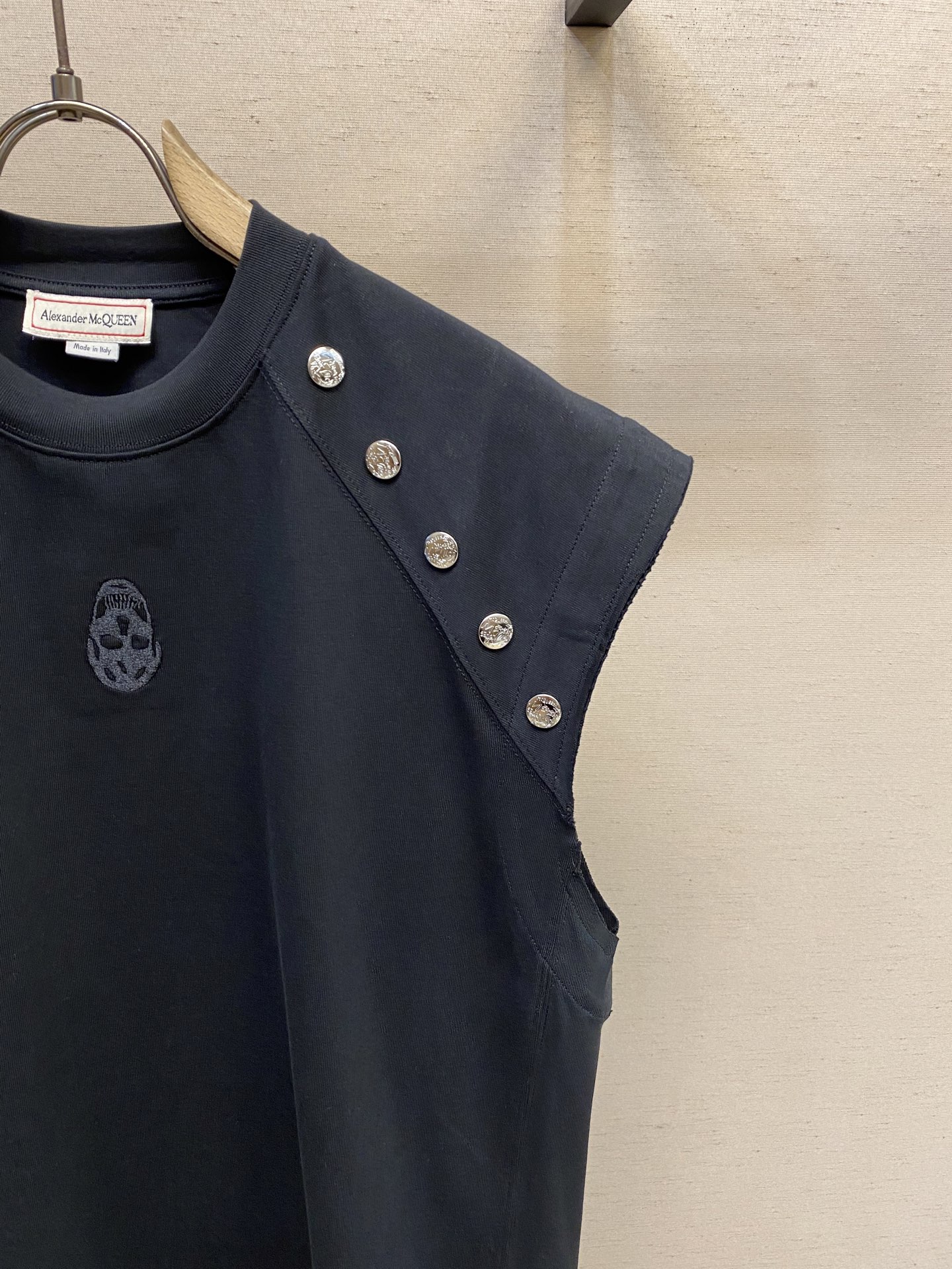 Alexander McQueen Cotton Vest with Hardware and Skull Embroidery for Summer Fashion - 图片 4