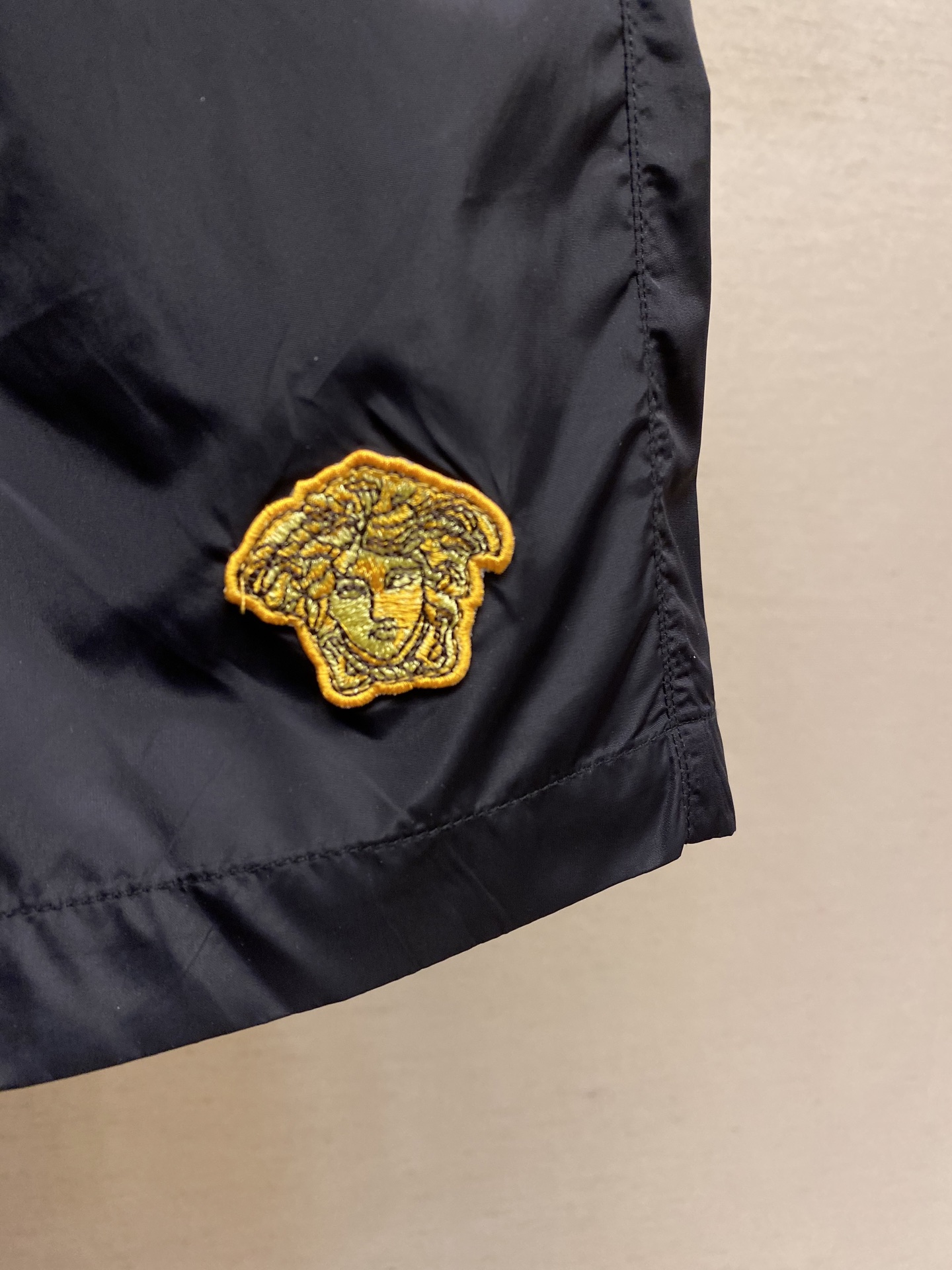 Versace 2025 Summer Beach Shorts: Classic, Colorful, Hardware Details, Polyester Fabric, Various Sizes. - 图片 7