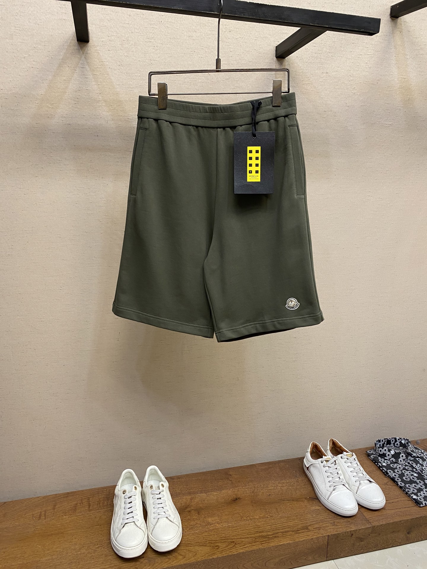 Moncler Cotton Shorts: Detailed Embroidery and Fabric Technology for Comfort and Style