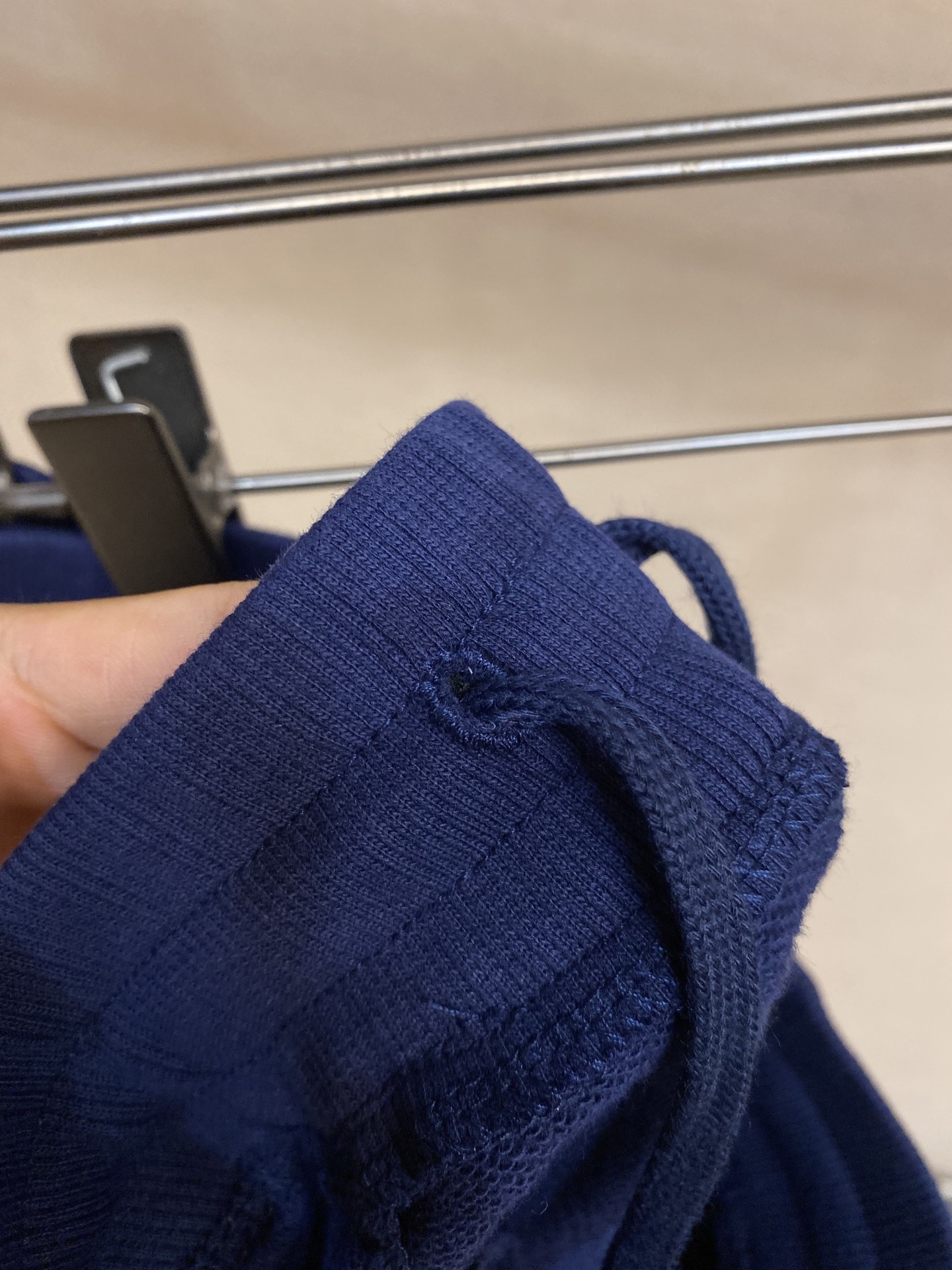 Moncler Cotton Shorts: Embroidered Logo, High-Quality Fabric, Precise Embroidery, Size Stability - 图片 4