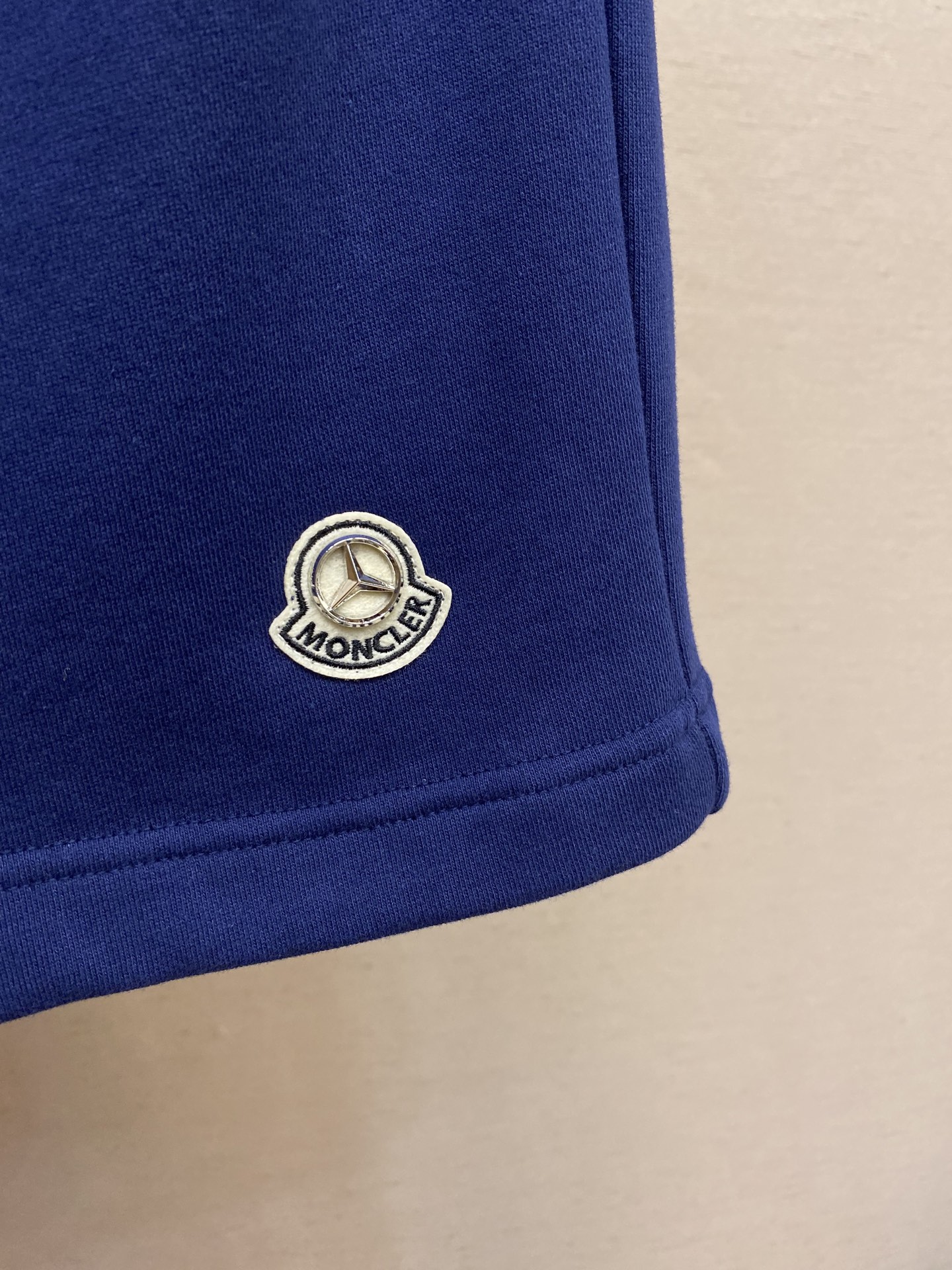 Moncler Cotton Shorts: Embroidered Logo, High-Quality Fabric, Precise Embroidery, Size Stability - 图片 6