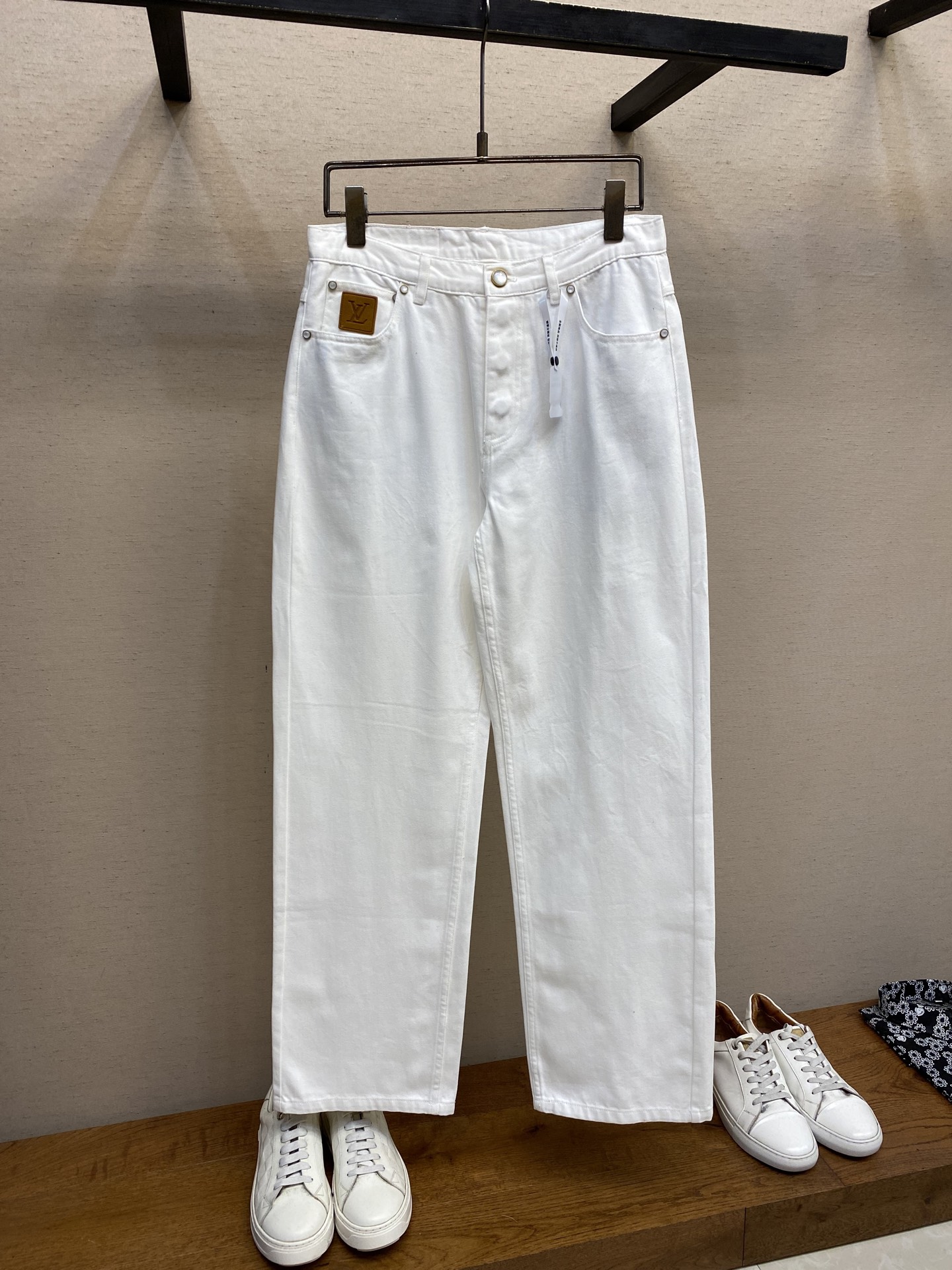 NO:461131,1V, 25SS embroidered skateboard jeans, genuine 9300 purchase 10*10 cotton denim tannin fabric, TR pocket cotton cloth, imported embroidery ready-made fermentation washing, customized 11 I-shaped buckle, customized 11 pearl buckle, customized 11 leather label, customized 11 trademark, fit style Size 30, 32, 34, 36, jeans, alexander wang198609091V,25SS刺绣滑板牛仔裤,正品9300购入 10*10全棉牛仔丹宁布料,TR口袋棉布,进口刺绣 成衣酵洗,定制11工字扣,定制11珍珠扣,定制11皮标,定制11商标,合身版型 尺码30,32,34,36,,jeans,alexander wang,Men's clothing