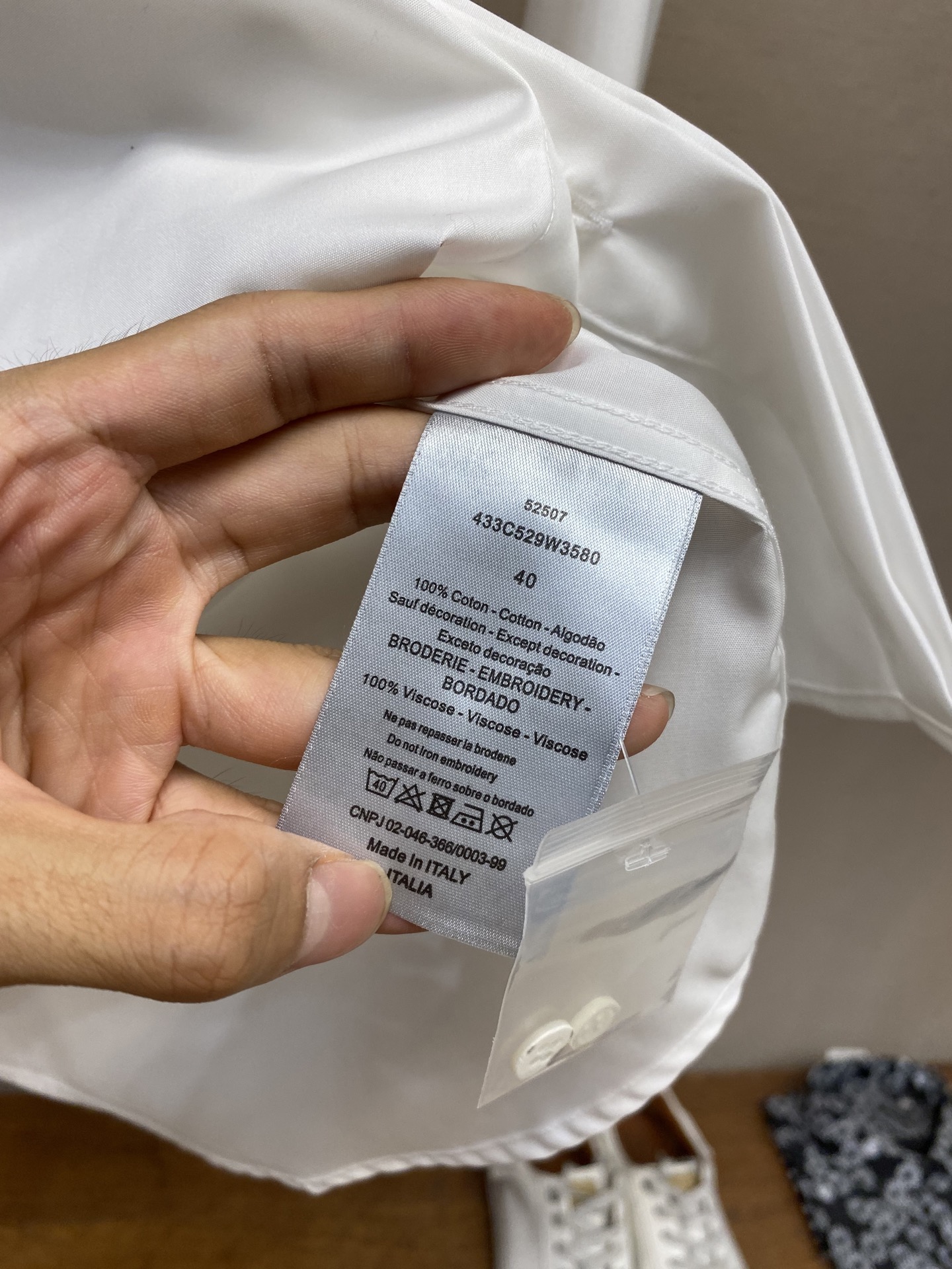 新款 🌟🌟Dior，时尚简约长袖衬衫，本款轻盈棉质衬衣采用全棉质地面料，经典简约设计搭配，清爽色调，颜色