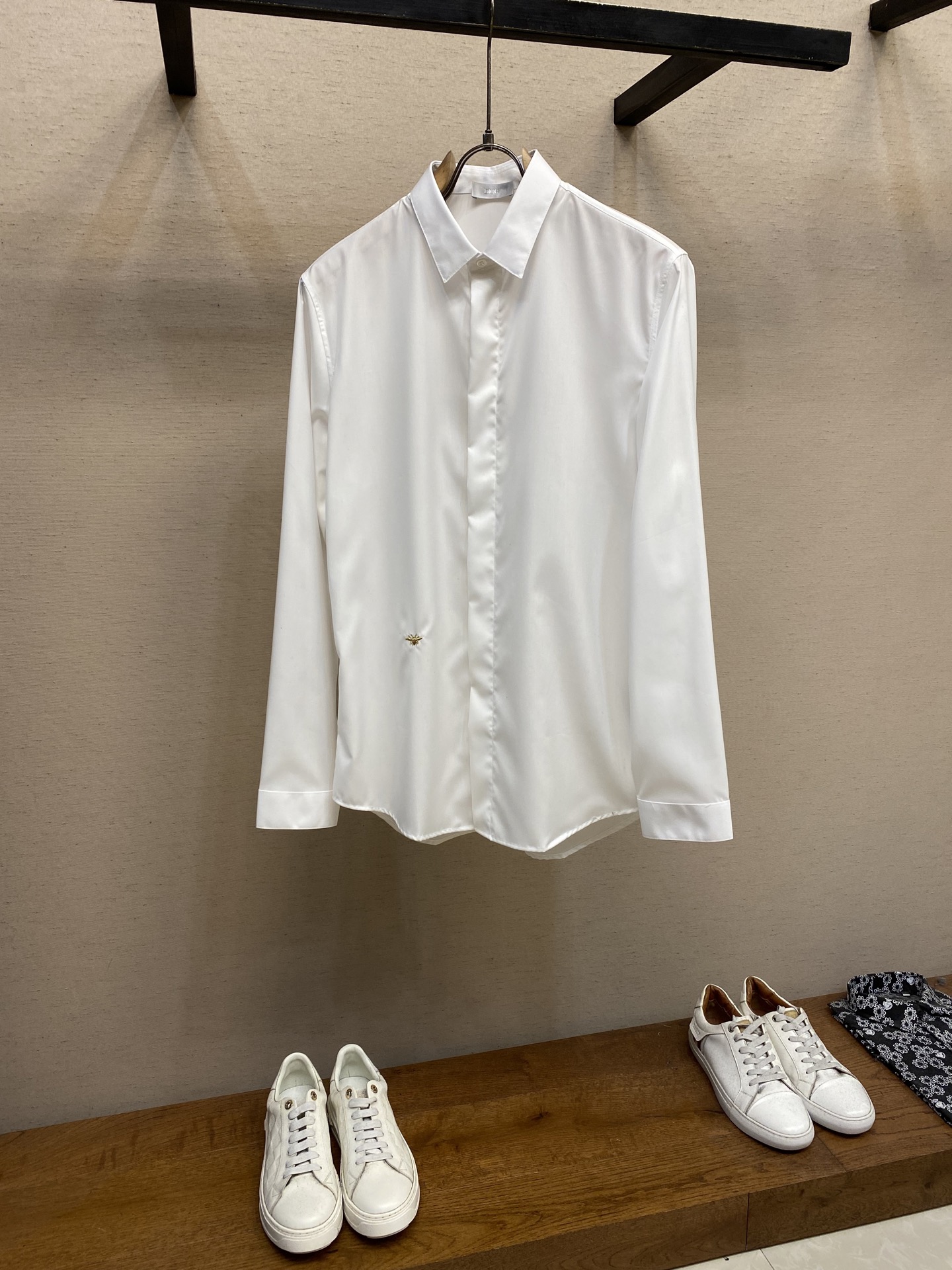 新款 🌟🌟Dior，时尚简约长袖衬衫，本款轻盈棉质衬衣采用全棉质地面料，经典简约设计搭配，清爽色调，颜色