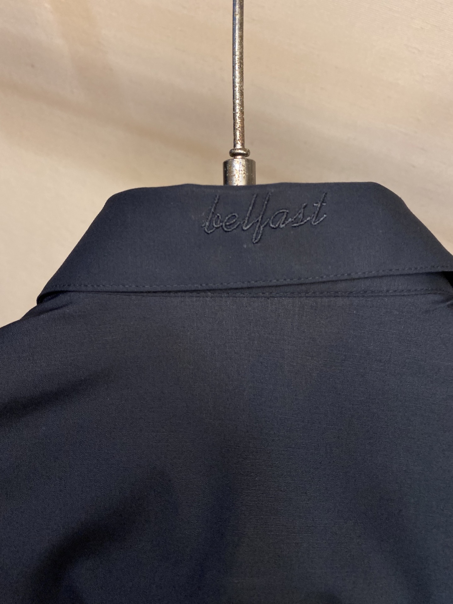 新款 🌟🌟时尚简约长袖衬衫，本款轻盈棉质衬衣采用全棉质地面料，经典简约设计搭配，清爽色调，颜色超超超超级