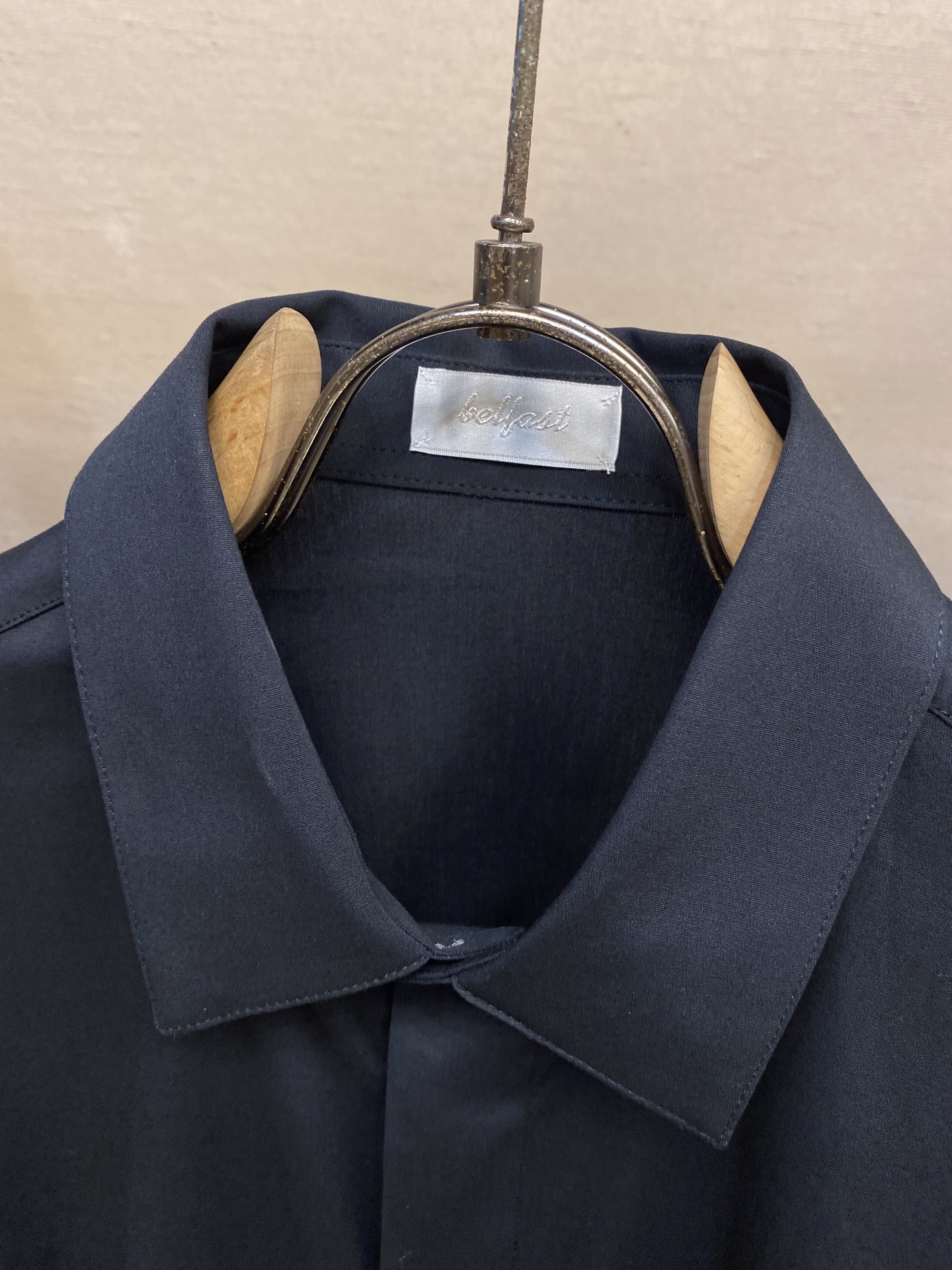 新款 🌟🌟时尚简约长袖衬衫，本款轻盈棉质衬衣采用全棉质地面料，经典简约设计搭配，清爽色调，颜色超超超超级