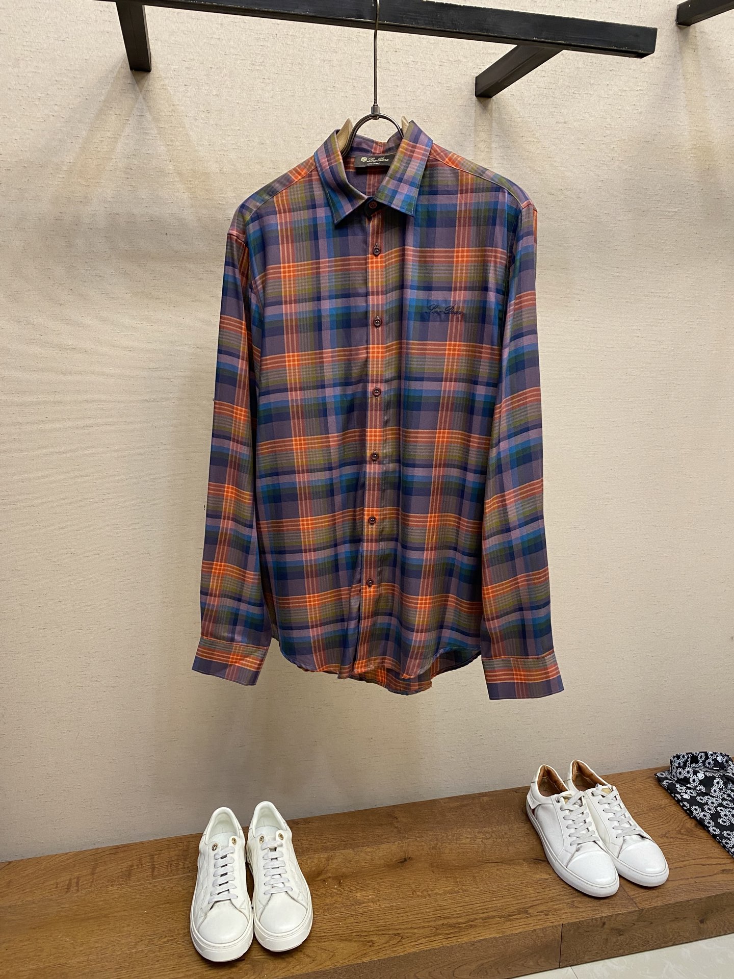 NO:418363,LP, a new imported cotton-wool mulberry silk-blend colored fabric lapel shirt, a basic simple and versatile business casual long-sleeved shirt for men!  Trading companies have sparse channels and are released on the official website at the same time!  The high-end shirts that are a must-have for daily commuting will definitely make you repurchase unlimited!  This shirt is made of top-quality materials for customer supply. It has super breathable and sweat-absorbing properties, giving you a refreshing and comfortable feeling. The industry's breathable fabric is knitted from warp and weft spinning machine twisted and knitted. It has a vivid concave and concave texture and a soft and comfortable feel. If you look at the knots on the surface of the fabric, you can say that there is basically no such thing as a very differentiation of cheap and rough sesame material on the market!  Customized deep-sea mother buckles are provided for customer, each one has been strictly selected, transparent and crystal clear, and very high-end!  Basic regular style cut, the upper body is very stylish, the most scarce and high-end LP cotton wool silk shirt is a high-end product that is really hard to encounter, don't miss it!  Size S-2xl S S S S S width 47 bust 102 sleeve length 63 clothes 74 M S S Shoulder width 48 bust 106 sleeve length 64 clothes 75 L S S S S S S S S S S S S S S S S S S S S S S S S S S S S S S S S S S S S S S S S S S S S S S S S S S S S S S S S S S S S S S S S S S S S S S S S S S S S S S S S S S S S S S S S S S S S S S S S S S S S S S S S S S S S S S S S S S S S S S S S S S S S S S S S S S S S S S S S S S S S S S S S S S S S S S S S S S S S S S S S S S S S S S S S S S S S S S S S S S S S S S S S S S S S S S S S S S S S S S S S S S S S S S S S S S S S S S S S S S S S S S S S S S S S S S S S S S S S S S S S S S S S S S S S S S S S S S S S S S S S S S S S S S S S S S S S S S S S S S S S S S S S S S S S S S S S S S S S S S S S S S S S S S S S S S S S S S S S S S S S S S S S S S S S S S S S S S S S S S S S S S S S S S S S S S S S S S S S S S S S S S S S19860909LP,新款进口棉毛桑蚕丝混纺色织面料翻领衬衣,男士基础简约百搭商务休闲长袖衬衫！贸易公司渠道稀出,同步官网发售！重磅私密订单稀出,日常通勤必入的高端衬衫,绝对会让你无限回购的款！ 此款衬衣采用客供顶级材质打造,拥有着超强的透气吸汗性,给你透心凉的清爽舒适感,业界堪称会呼吸的布面料,由经纬纺机捻线针织而成,具有生动的凹凸纹理感,手感柔软舒适,仔细看看面料表面的结节点,可以说是基本没有的,很大的区别出市面廉价粗糙感的麻料！客供定制深海母贝扣,每一颗都经过严格挑选,剔透晶莹,非常富有高级感！基础常规的版型裁剪,上身修饰身材非常有型,最稀缺最高级的LP棉毛丝衬衫,真的很难遇到的高端臻品,切勿错过！ 尺码S-2xl S码肩宽47胸围102袖长63衣长74 M码肩宽48胸围106袖长64衣长75 L码肩宽49胸围110袖长65衣长76 XL码肩宽50胸围114袖长66衣长77 2xl码肩宽51胸围118袖长67衣长78,,loro piana,shirts,alexander wang,Men's clothing