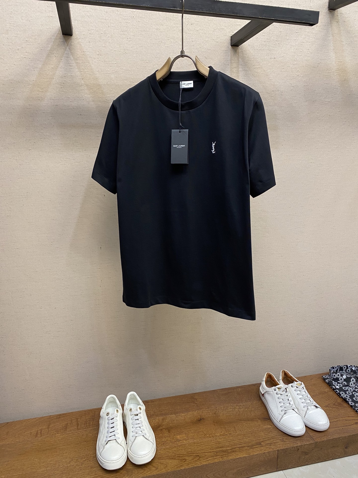 NO:437036,SLP….. Saint Laurent Home/YSL Cotton Embroidered Half-Sleeve T-shirt Classic Unbeaten Simple and Versatile Model It is recommended to dry cleaning or reverse laundry bag wrapped in separate cold water and quickly machine-wash naturally dry!  !  Size S-XL, loro piana, saint laurent, saint laurent, tees, t-shirt, alexander wang19860909SLP….. 圣罗兰家/YSL 棉质刺绣半袖T恤 经典不败简约百搭款  建议干洗或反面洗衣袋包裹单独冷水快速机洗自然晾干！！ 尺码S-XL,,loro piana,saint laurent,saint laurent,tees，t-shirt,alexander wang,Men's clothing